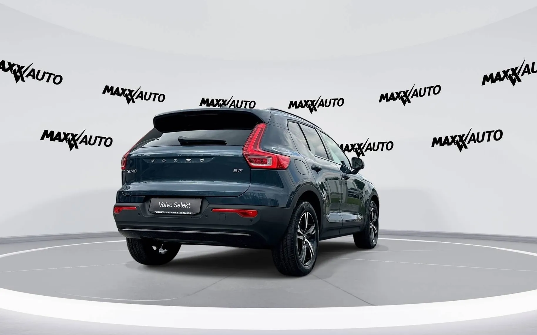 Zunanja slika - Volvo XC40 - B3 P Plus Dark Avt. - 5