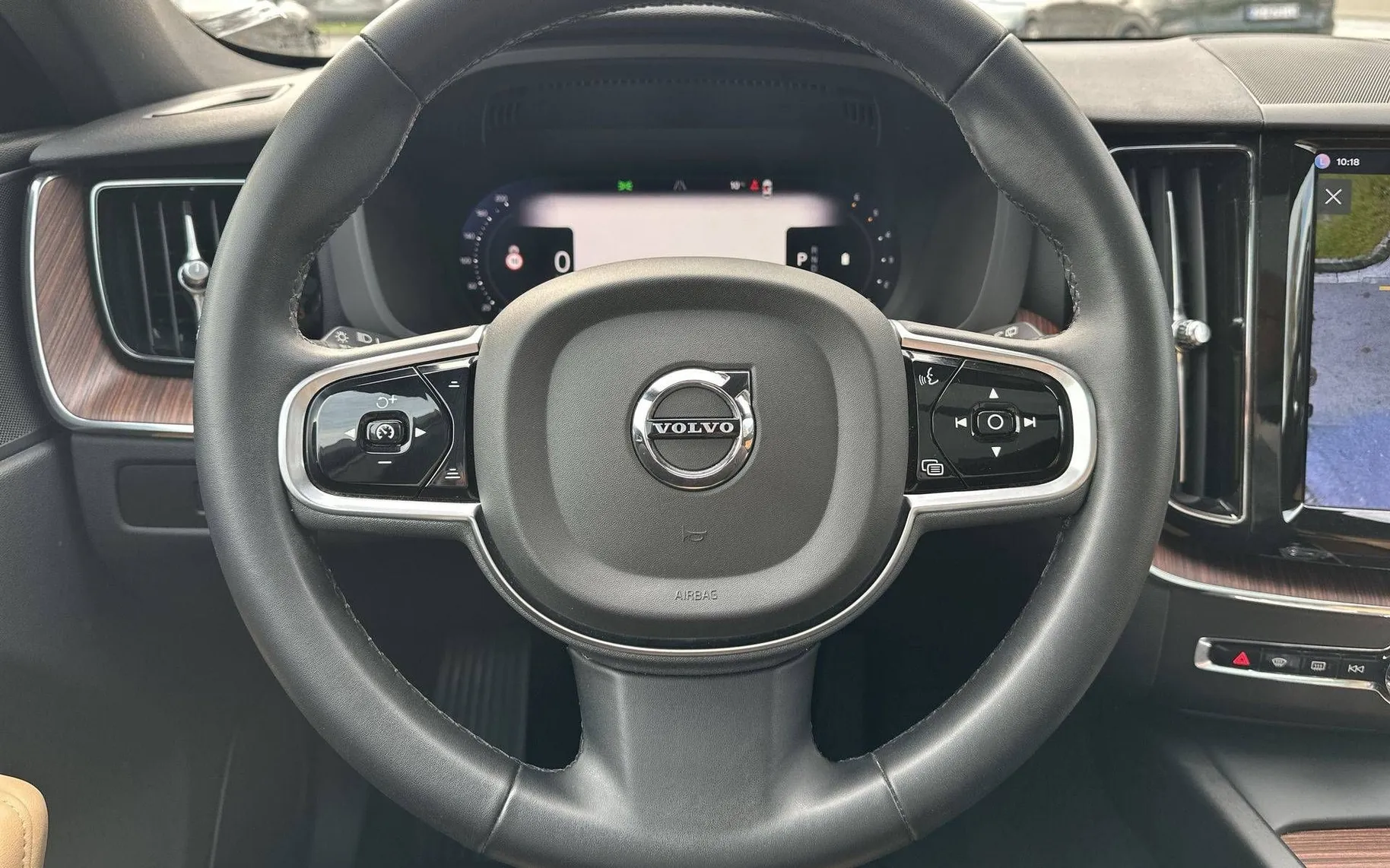 Notranja slika - Volvo XC60 - B4 D AWD Plus Dark Avt. Zračno Pano ACC Kljuka - 14