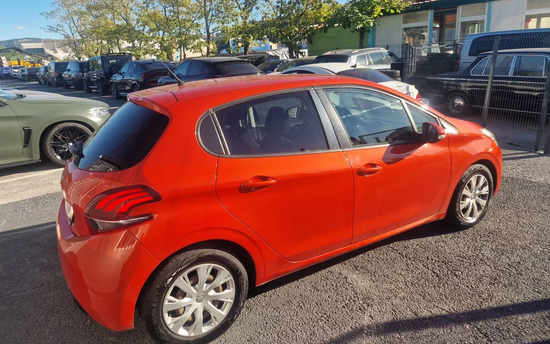 Zunanja slika - Peugeot 208 - 1.2 NA KREDIT BREZ POLOGA - 3