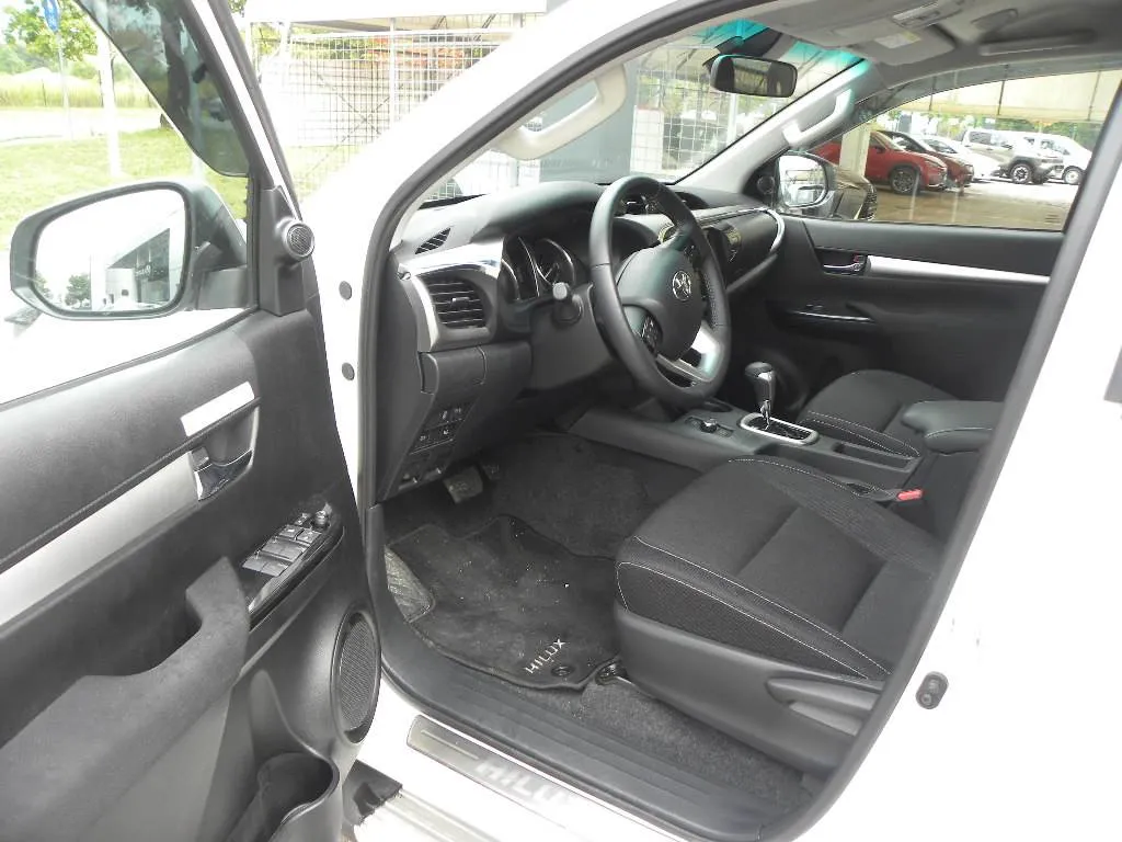 Zunanja slika - Toyota HILUX DOUBLE CAB - Toyota Hilux MY25 2.8 D-4D HYBRID 48V DC A T6 CITY PLUS - 6