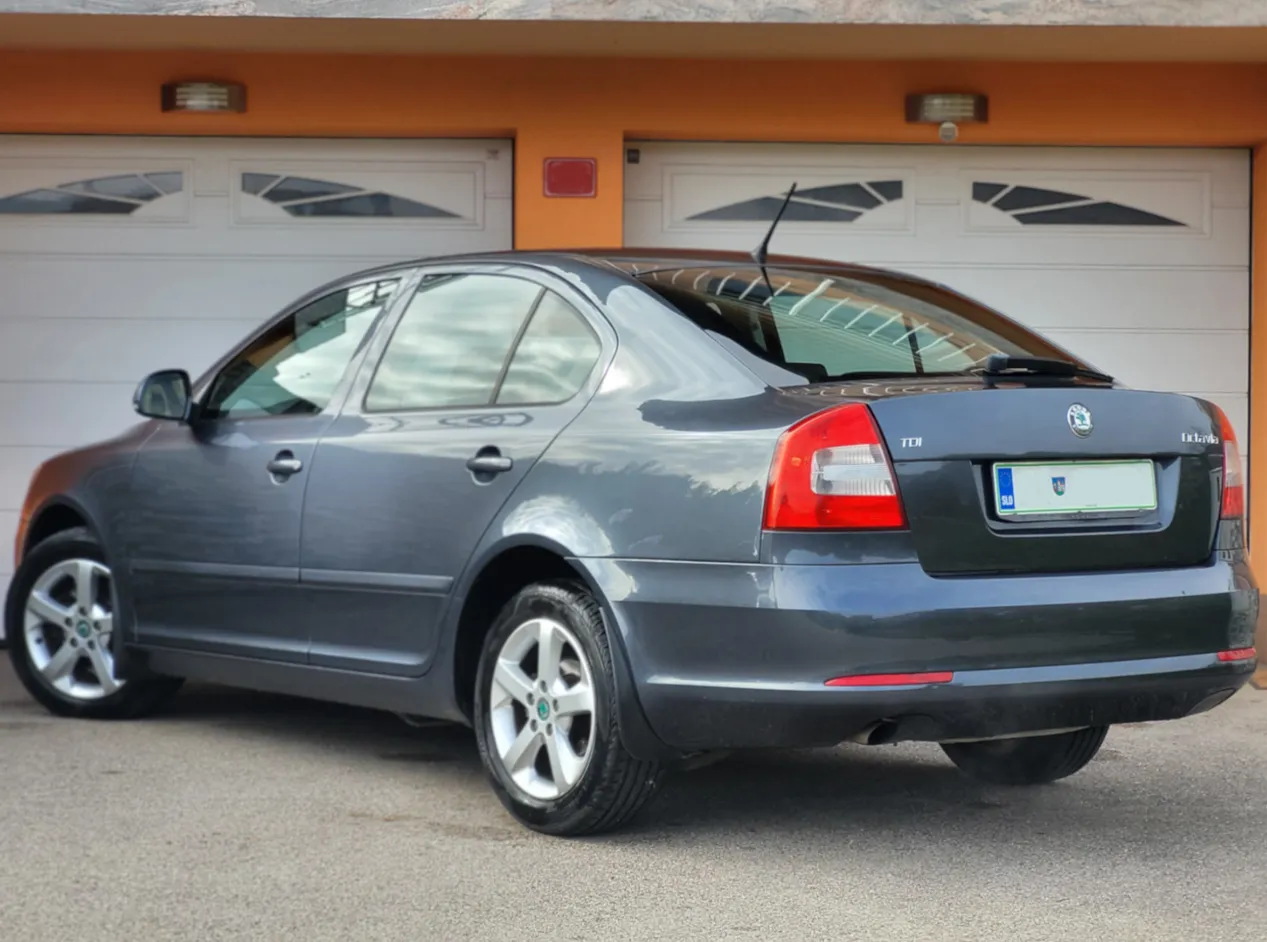 Zunanja slika - Škoda Octavia - 1,6 CR TDI DPF Family - 4