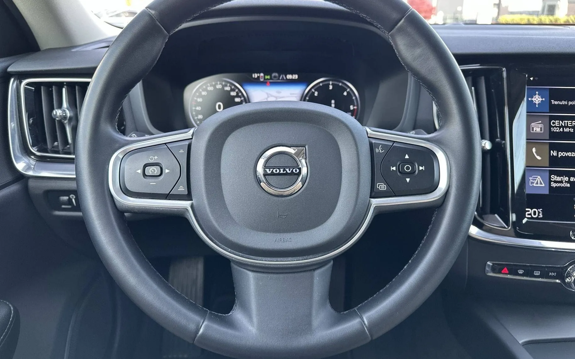 Notranja slika - Volvo V60 - B4D Momentum Avt - 14