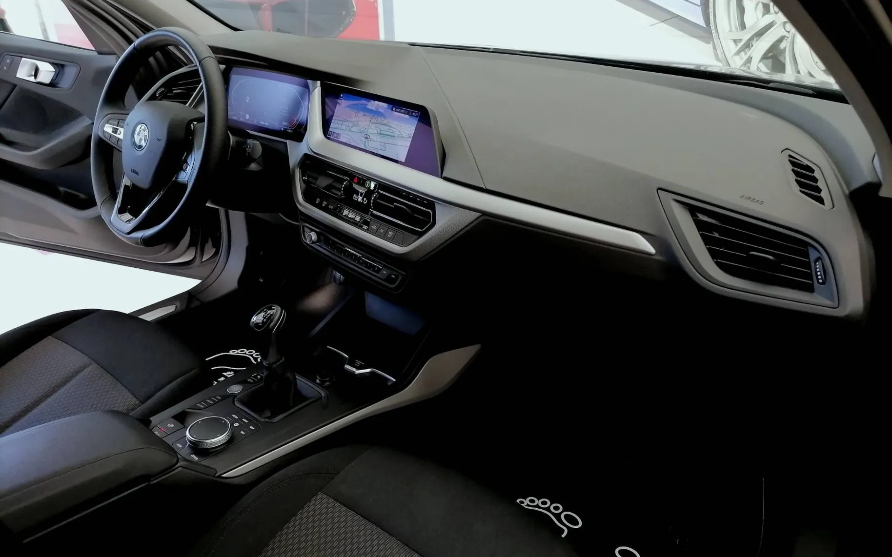 Notranja slika - BMW serija 1: - 116d FULL LED-NAVI-2XPDC-ALU-1.LASTNIK-VRHUNSKI - 7