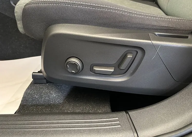 Zunanja slika - Volvo XC40 - T5 Plus Bright Recharge AT FWD - 17