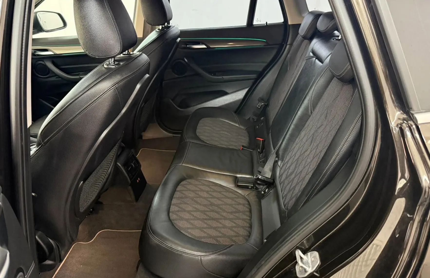 Zunanja slika - BMW X1 - serija : sDrive18i Advantage AUT - 6