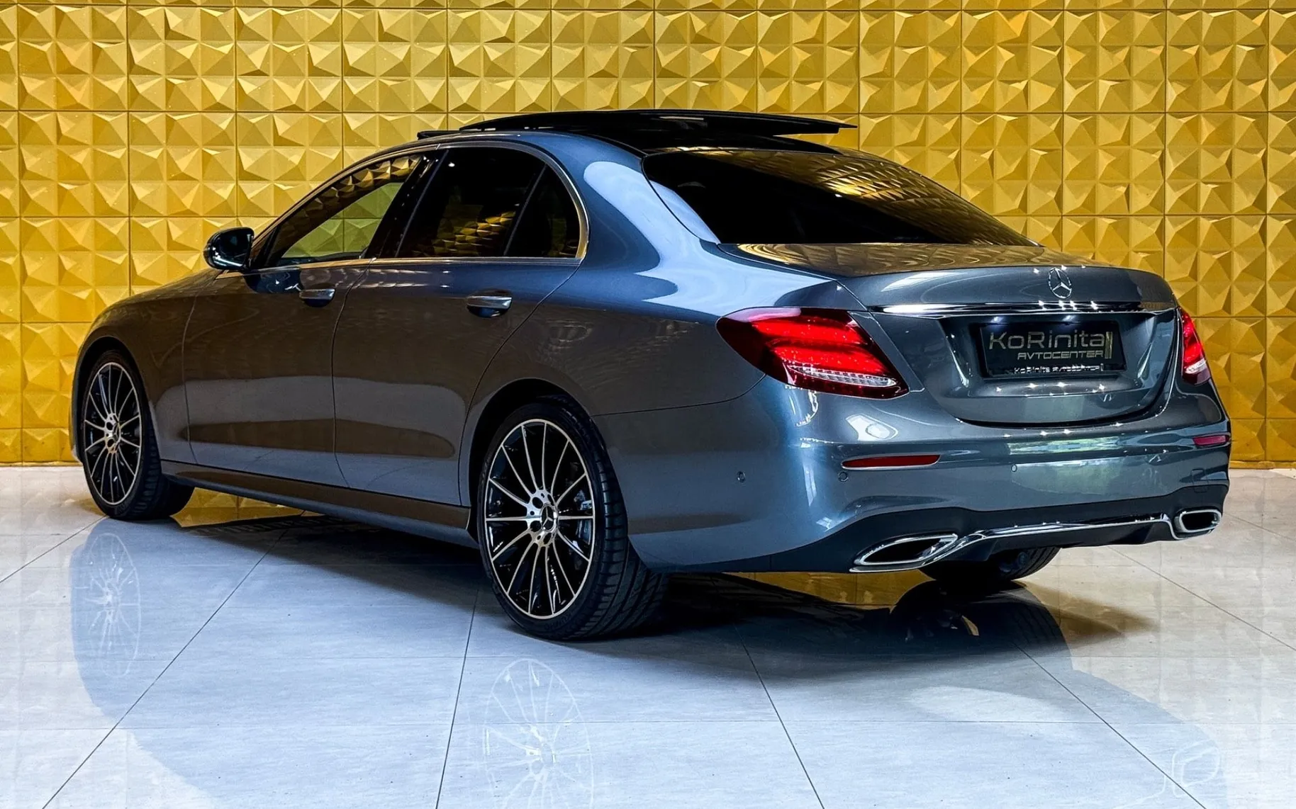 Notranja slika - Mercedes-Benz E-Razred - E200d AMG Line-PANO-KAMERA-GRETJE-AMBI - 9