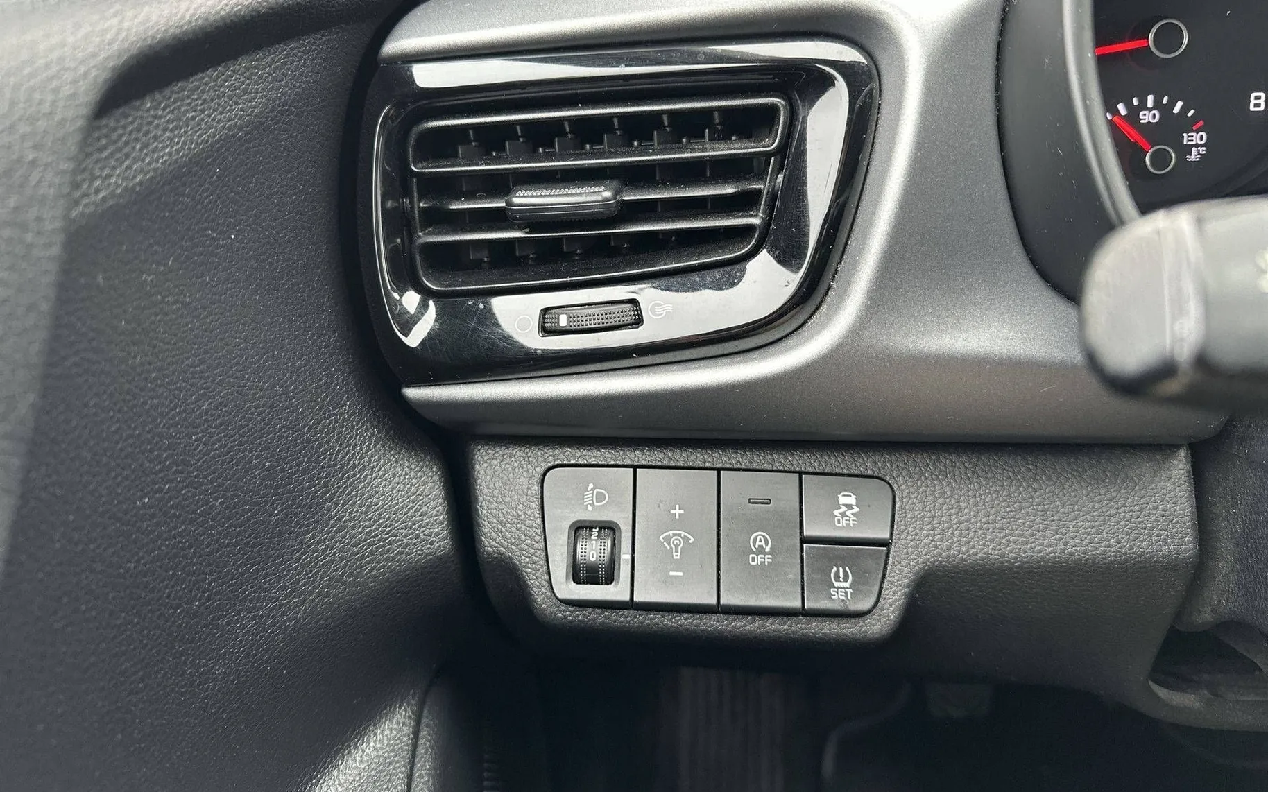 Notranja slika - KIA Rio - 1.2 DPI LX Fun ISG - 15