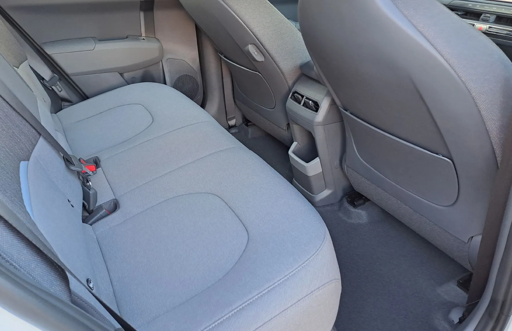 Zunanja slika - KIA EV3 - 58.3 kWh baterija. 150 kW  204 KM  Star - 7
