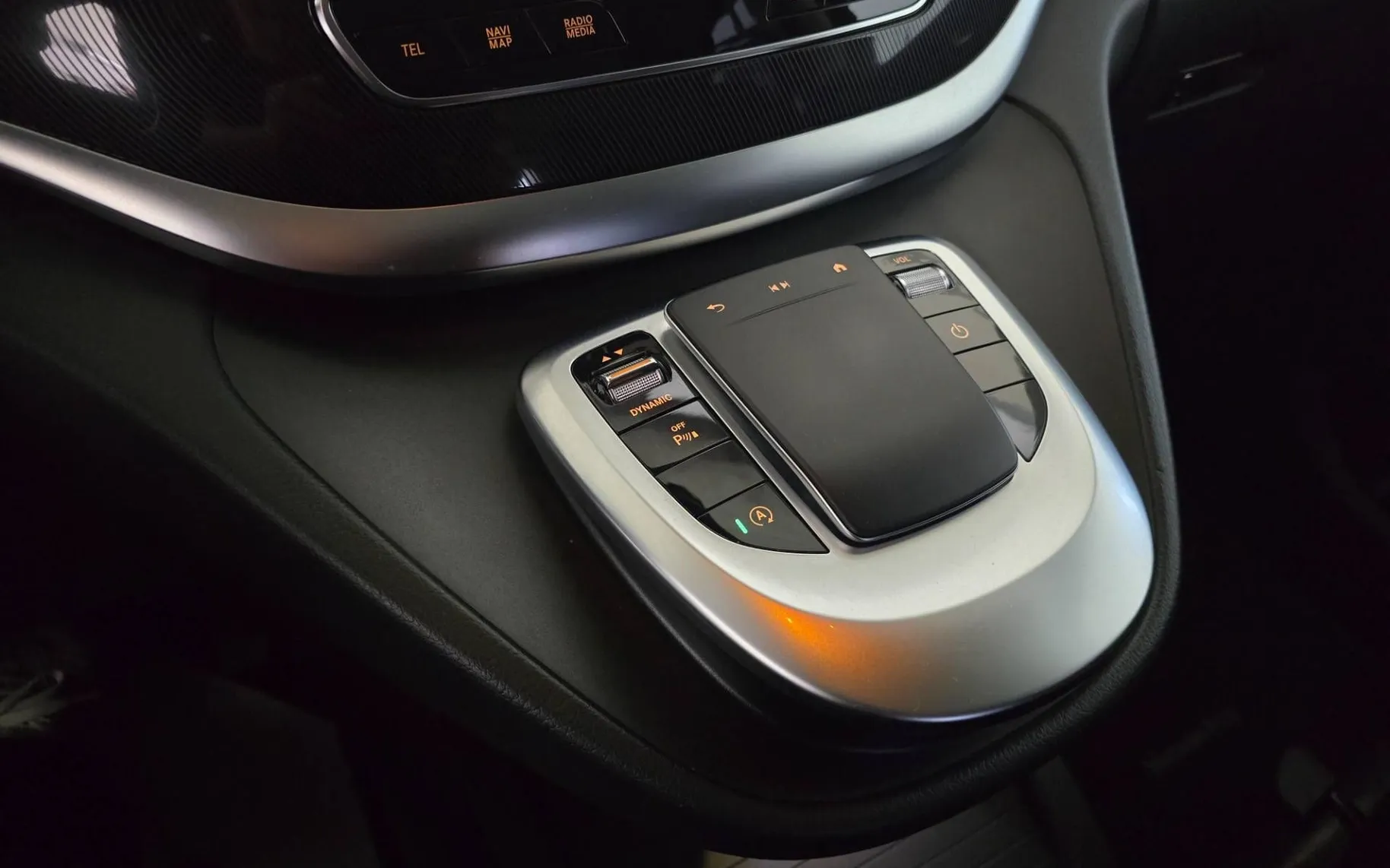 Notranja slika - Mercedes-Benz V-Razred - V 220 d Edition Lang-dolgi Avt. - LED.navi.kamera - 19