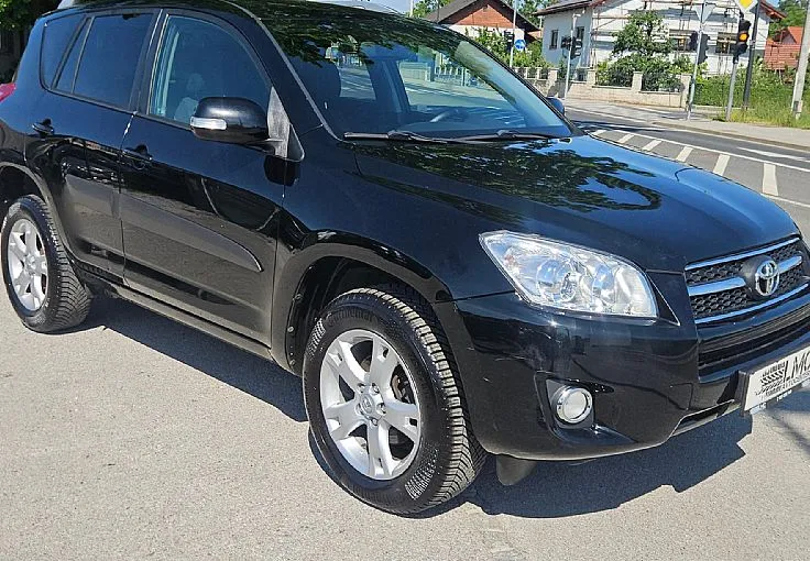 Zunanja slika - Toyota RAV4 - 4WD 2.2 D-4D 150ks °1.LASTNIK° °NOVE GUME° - 3