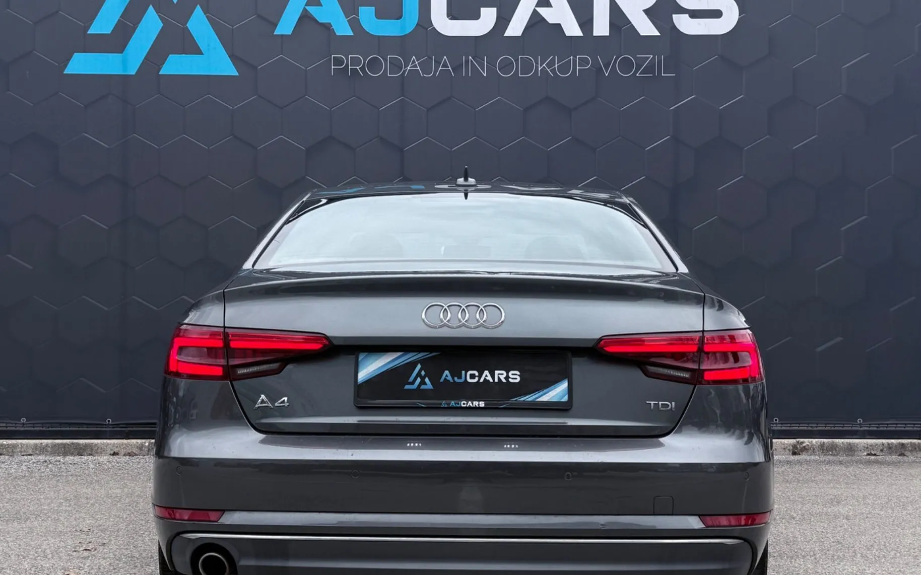 Zunanja slika - Audi A4 - 2.0 TDI ultra 2xSline-Virtual-Matrix-Navi... - 6