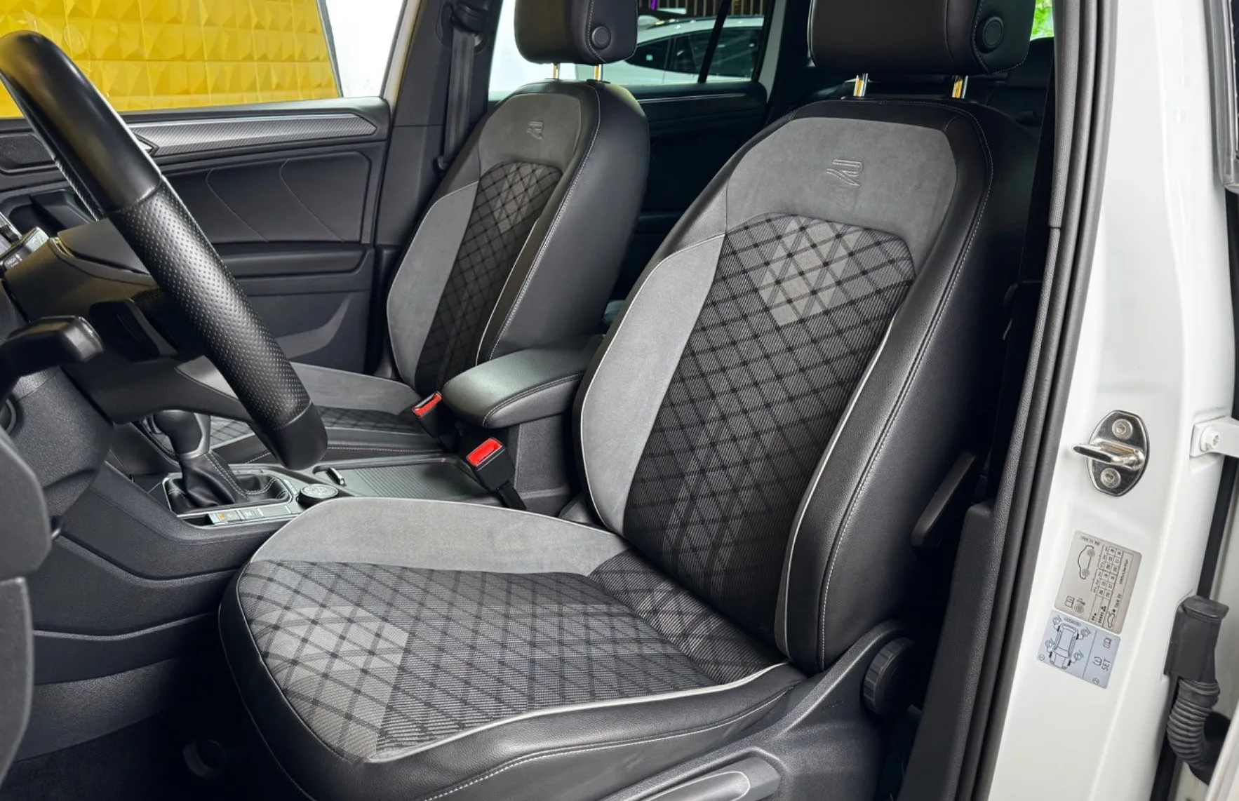 Zunanja slika - VW Tiguan - 2.0 TDI 4MOT-R Line-iQ LED-HEADUP-VIRTUAL-KEYLESS - 16
