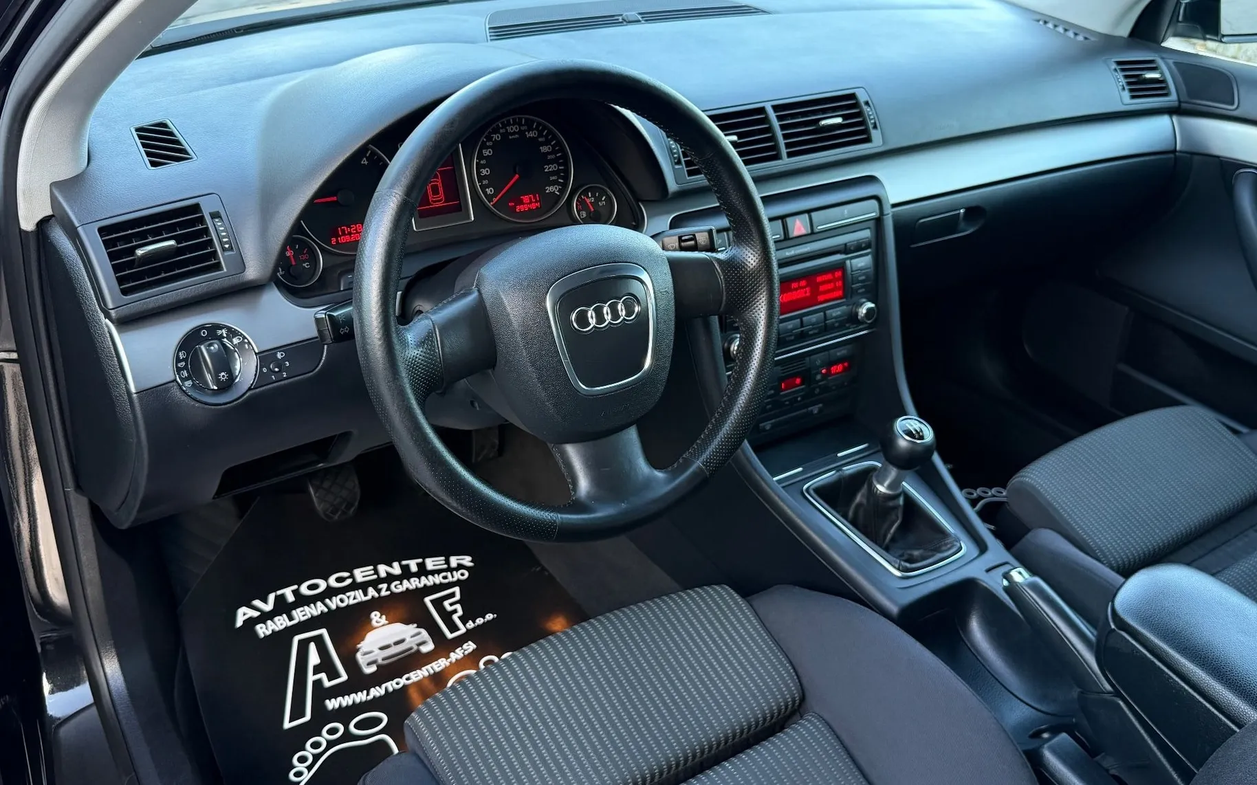 Notranja slika - Audi A4 - 1.9 TDI-LIMUZINA-2X S LINE-ODLIČEN- - 8