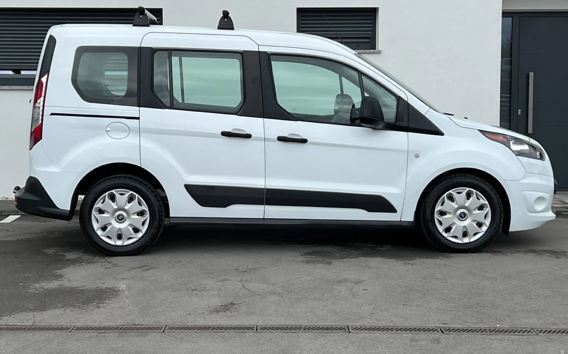 Zunanja slika - Ford Tourneo Connect - 1.5 TDCi+R.KAMERA+PDC+KLJUKA+NOSILCI... - 4