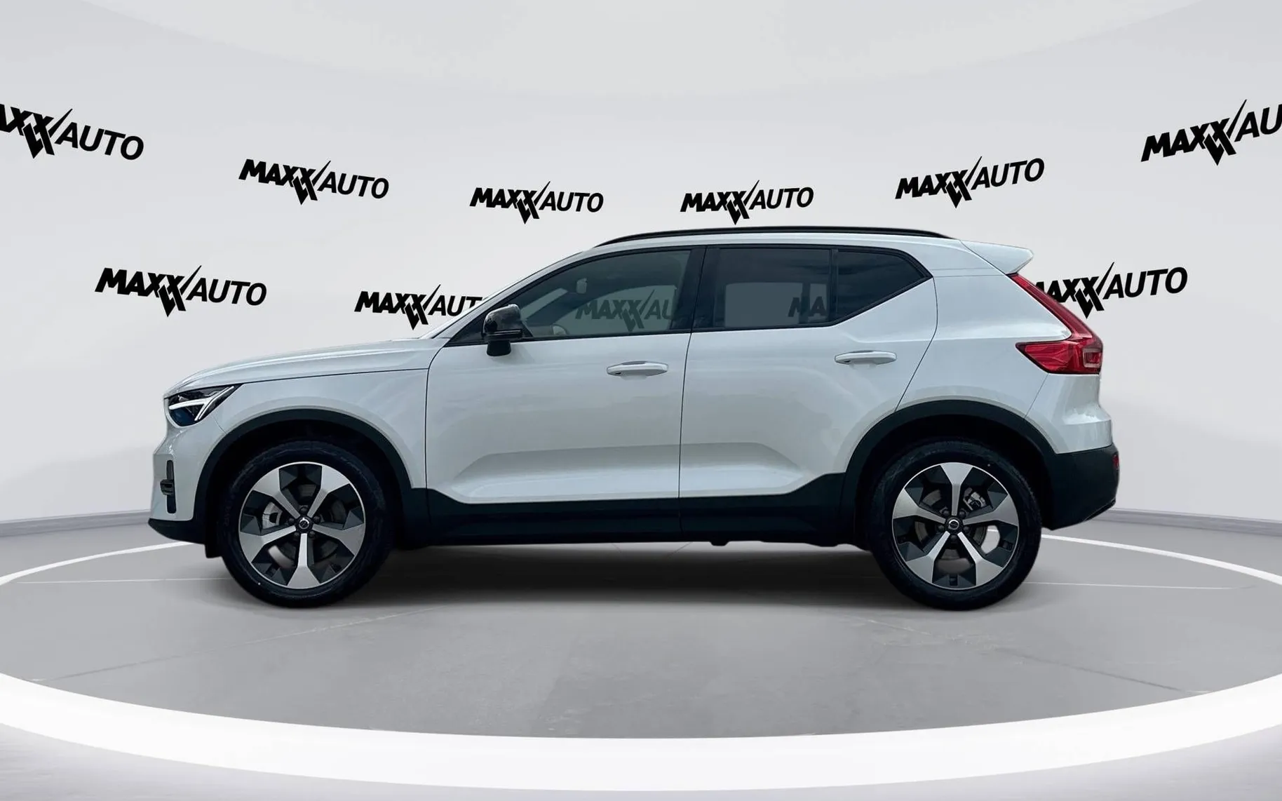 Notranja slika - Volvo XC40 - B3 P Plus Dark Avt. - 8