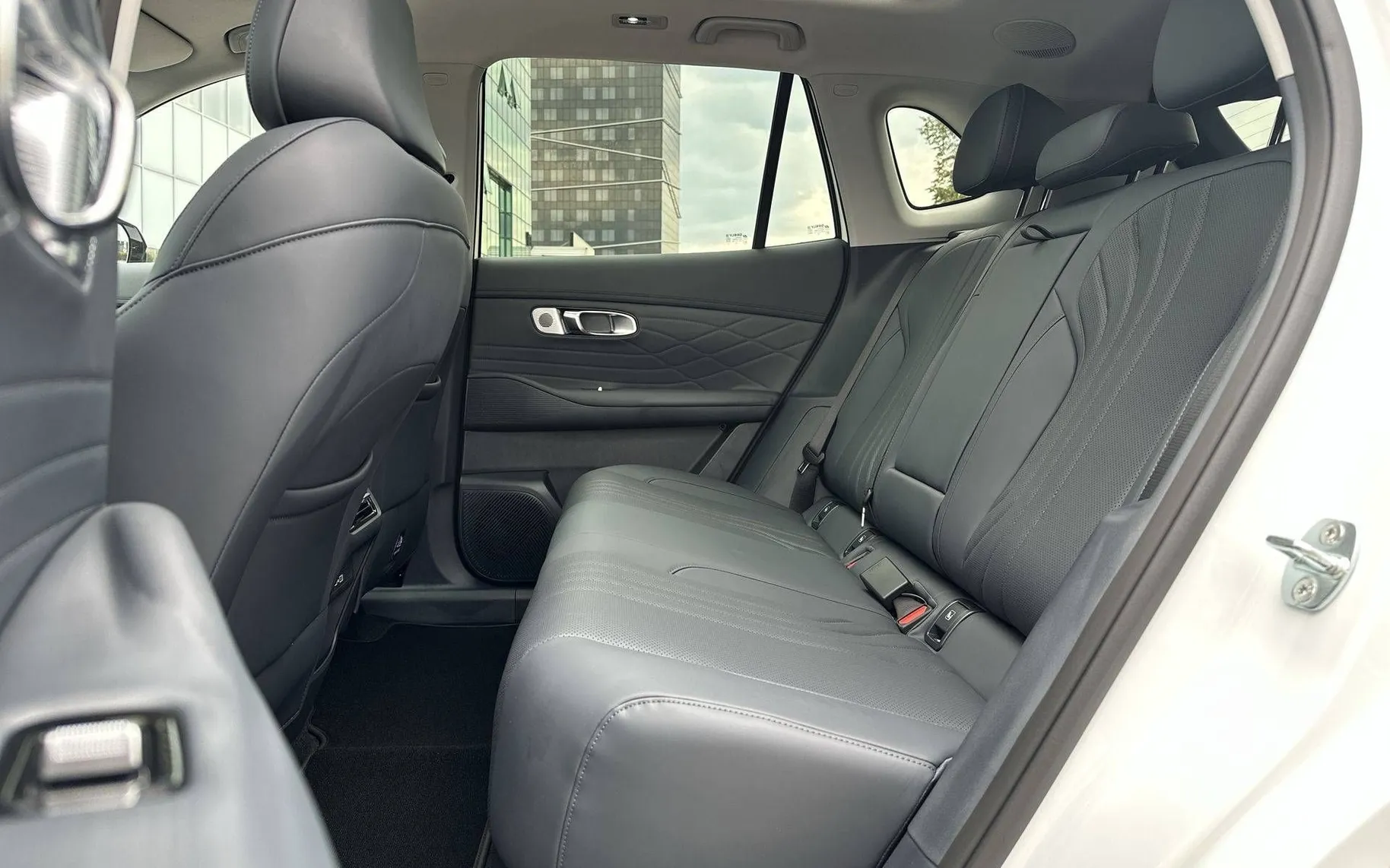 Notranja slika - Geely StarRay EM-i - Plug-In Hybrid 1.5 Max Avt. - 11