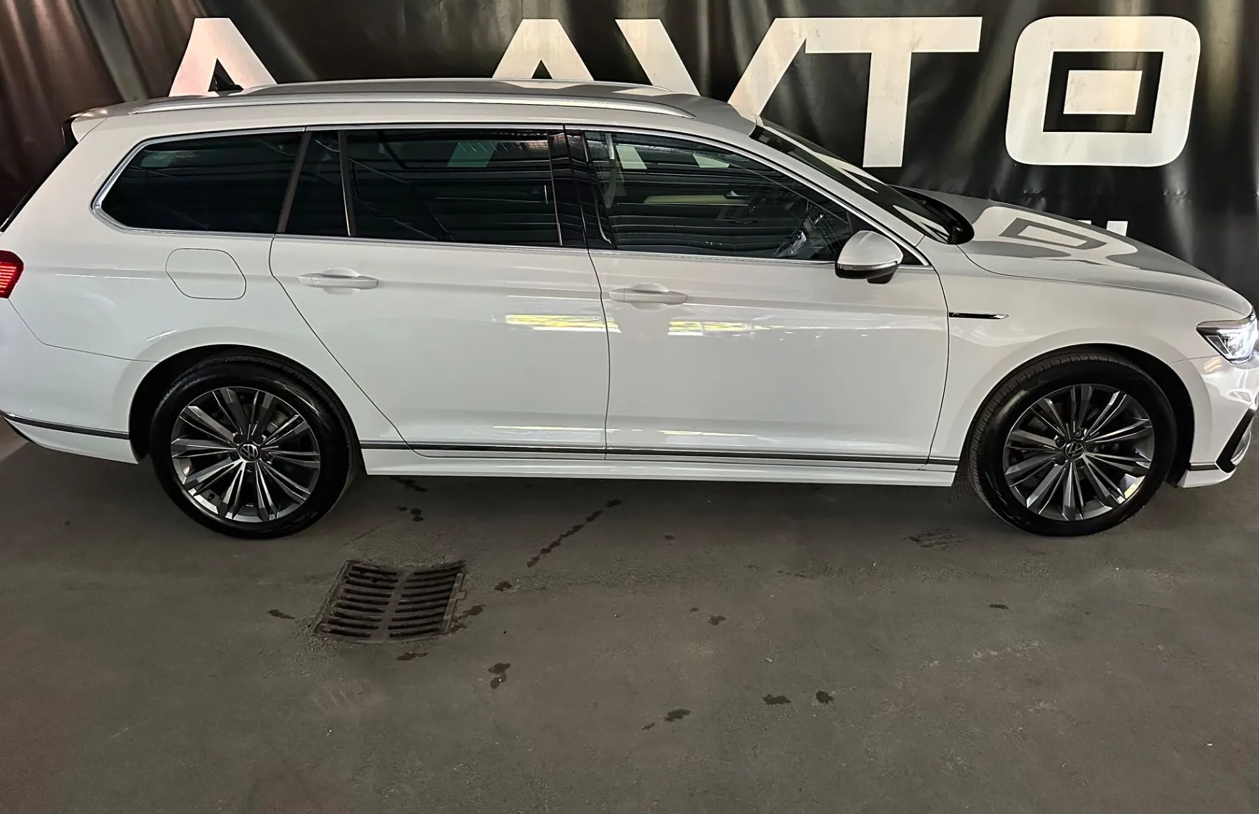 Zunanja slika - Volkswagen Passat - Variant 2.0TDI RLINE DSG-KEYLESS-KAMERA-VIRTUAL-ACC-IQ LED - 4