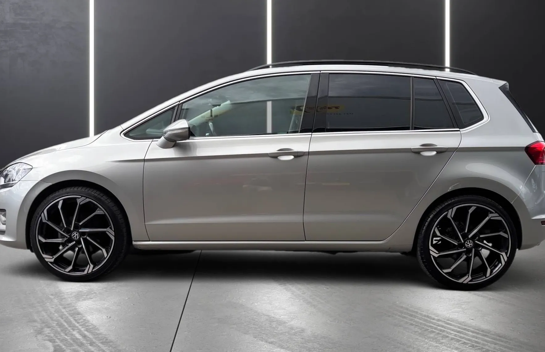Zunanja slika - VW Golf - Sportsvan 1.6 TDI SLO XENON NAVI 1.LASTNIK PDC KAMERA - 3