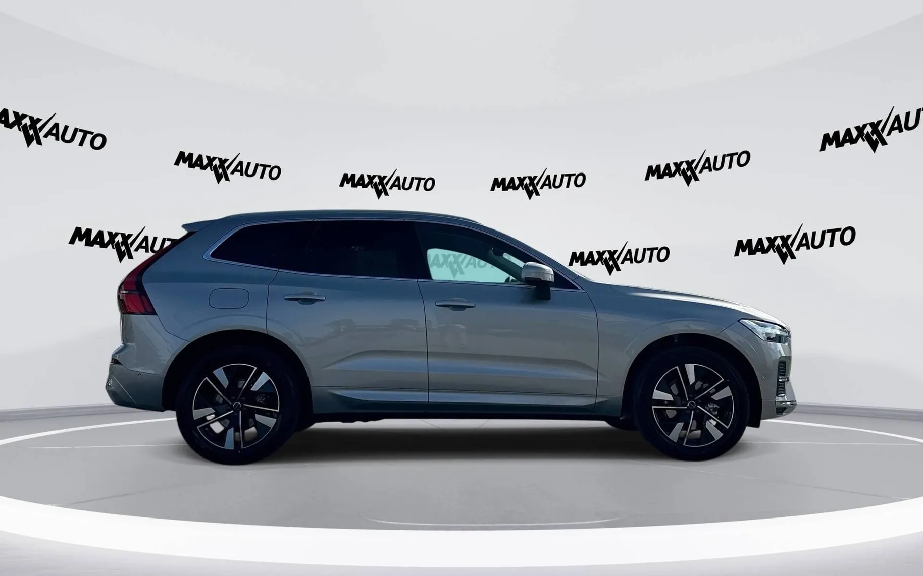 Zunanja slika - Volvo XC60 - B5 AWD MILD HYBRID PETROL PLUS BRIGHT - 4