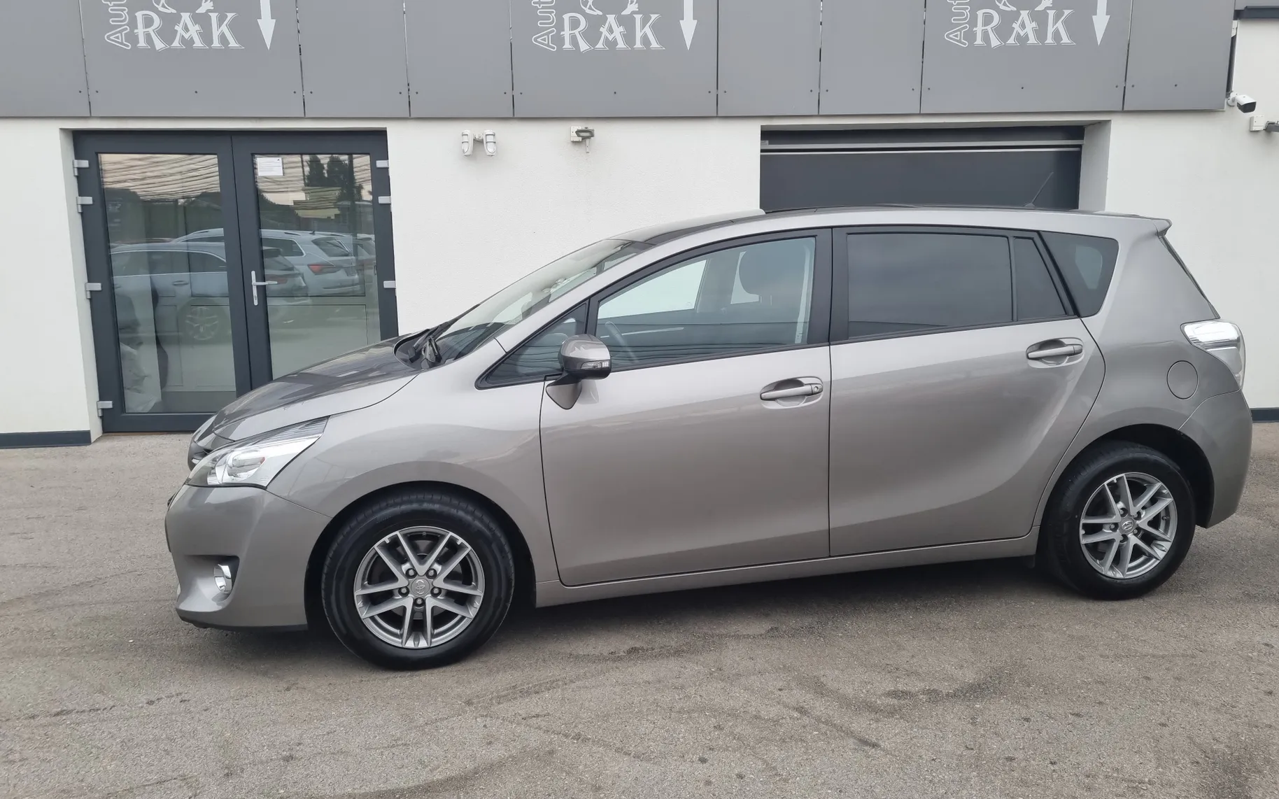 Zunanja slika - Toyota Verso - 1.6 D-4D Sol 1. LASTNIK. SLOVENSKI - 1