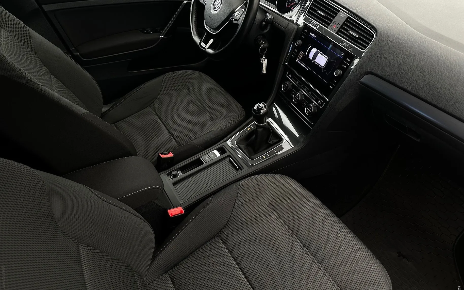 Notranja slika - VW Golf - 1.6 TDI-2XPDC-LED-AKTIVNI TEMPOMAT-NA OBROKE TUJ.. - 7