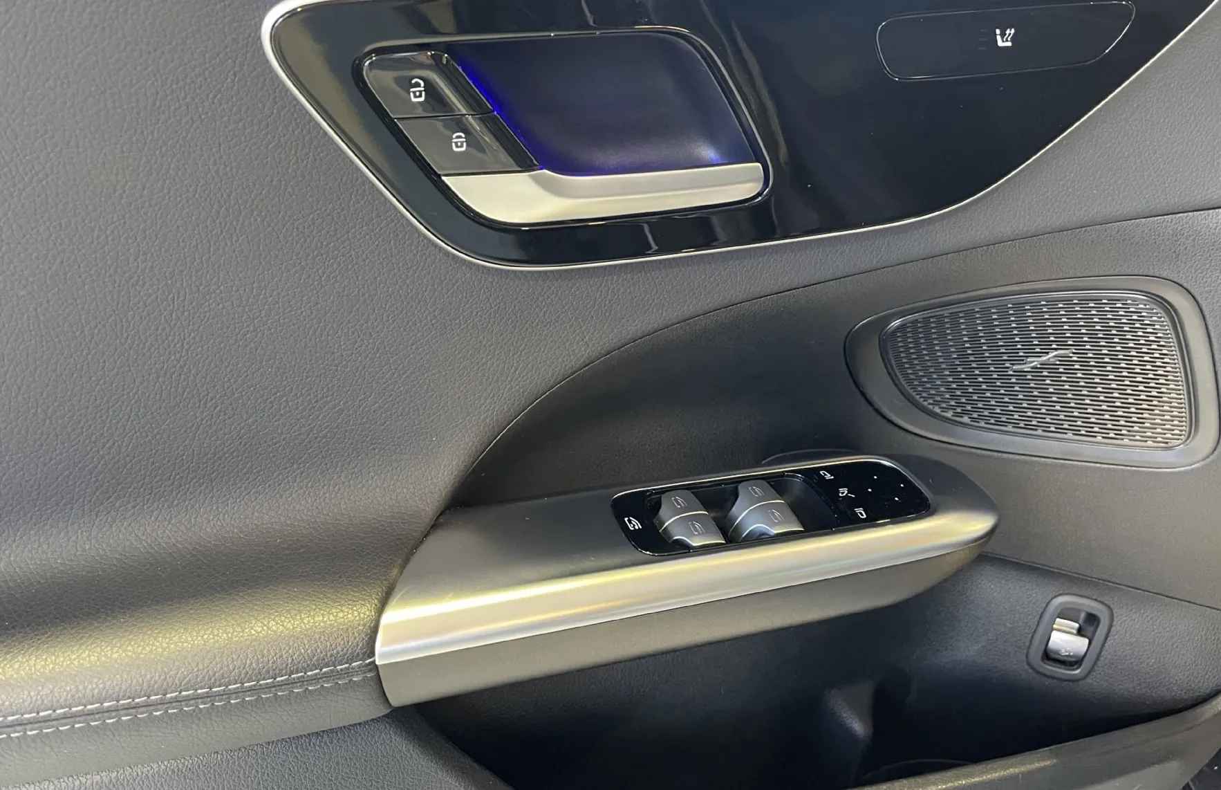 Zunanja slika - Mercedes-Benz C-Razred - NAVI-RADAR-LANE-LED-USNJE-AMBIENT-ALU-KAMERA - 15