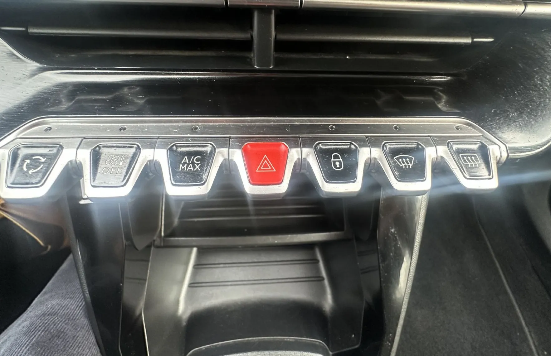 Zunanja slika - Peugeot 2008 - 1.5 BLUEHDI 130 ACTIVE.KAMERA.NAVI.LED.SAMO 90.000 - 11