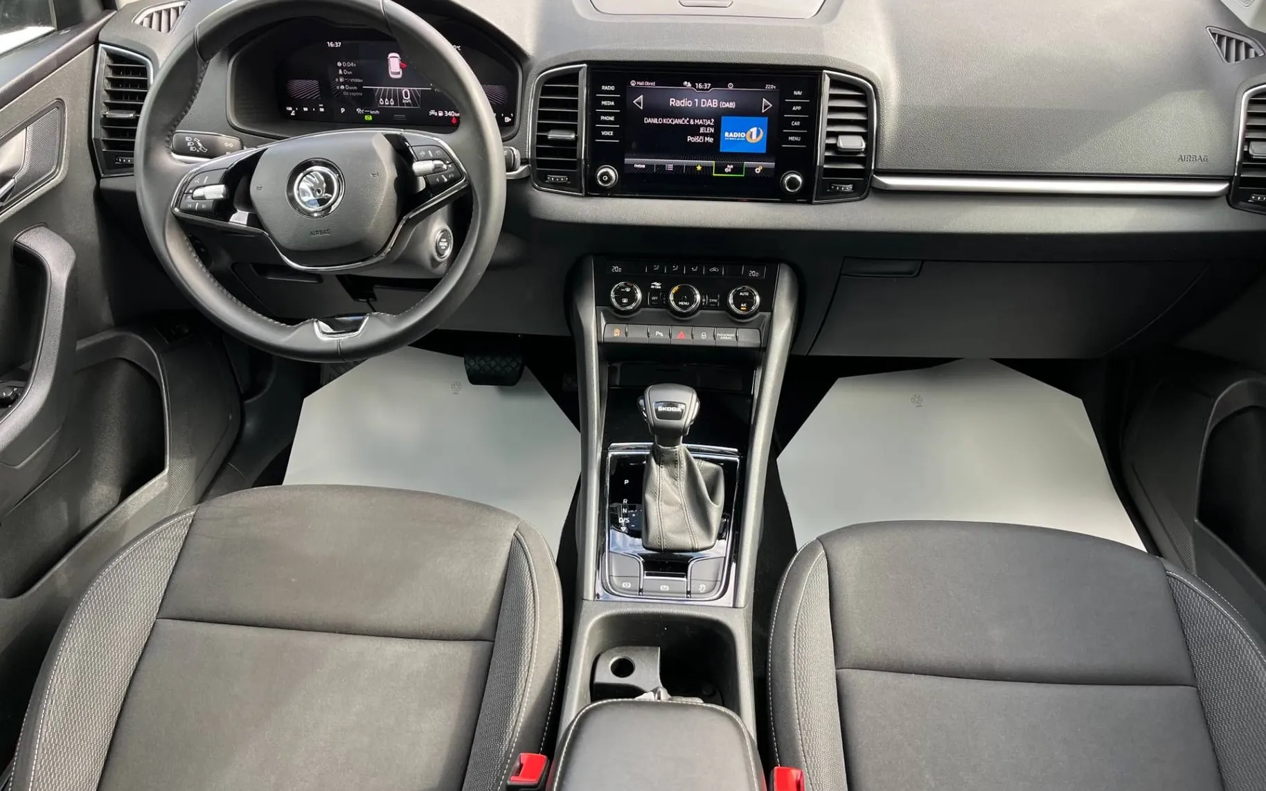Notranja slika - Škoda Karoq - 2.0 TDI Ambition DSG-1 LASTNIK-LED-NAVI-KAM-ODLIČN - 10