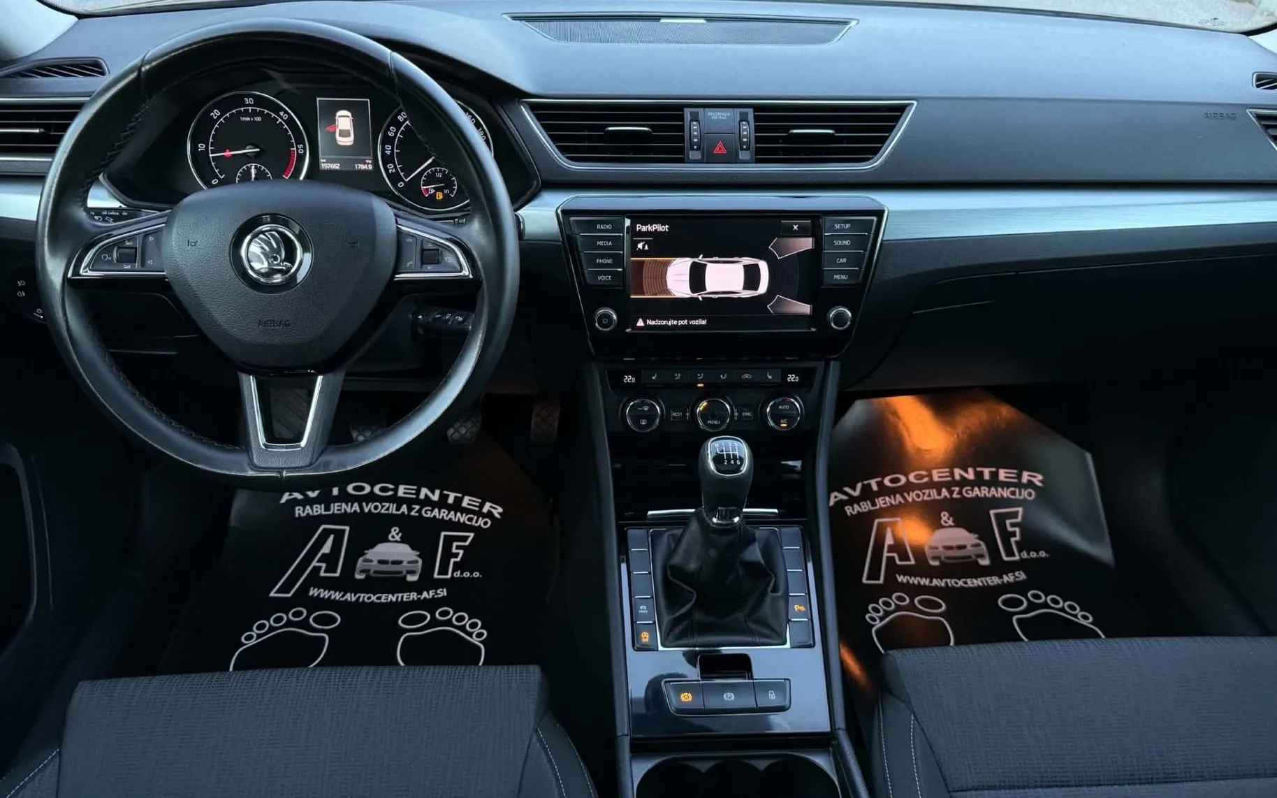 Notranja slika - Škoda Superb - 2.0 TDI-PANORAMA-ACC-LIZING ZA TUJCE-PDC- - 10