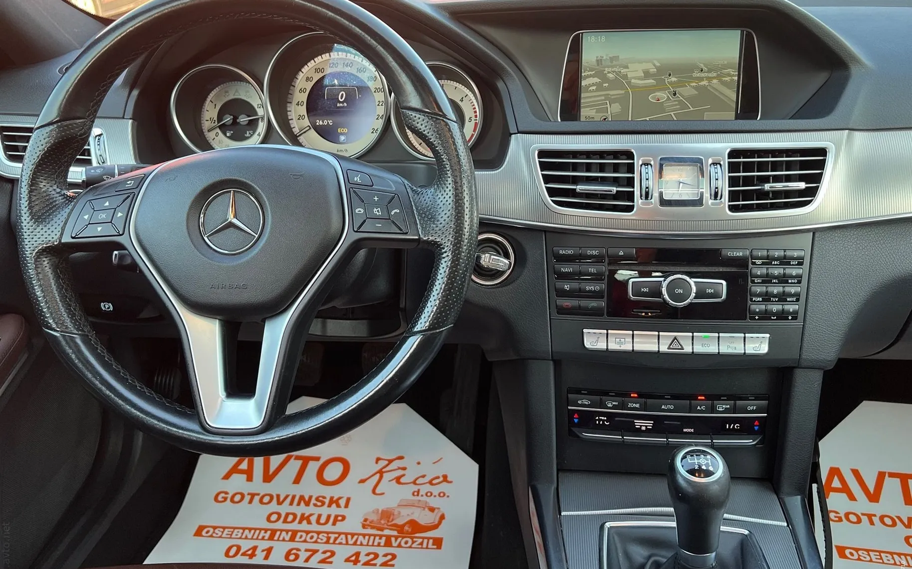 Notranja slika - Mercedes-Benz E-Razred - E 200-LED-ŠIBEDAH-NAVI-USNJE-GRETJE SED-PDC... - 10