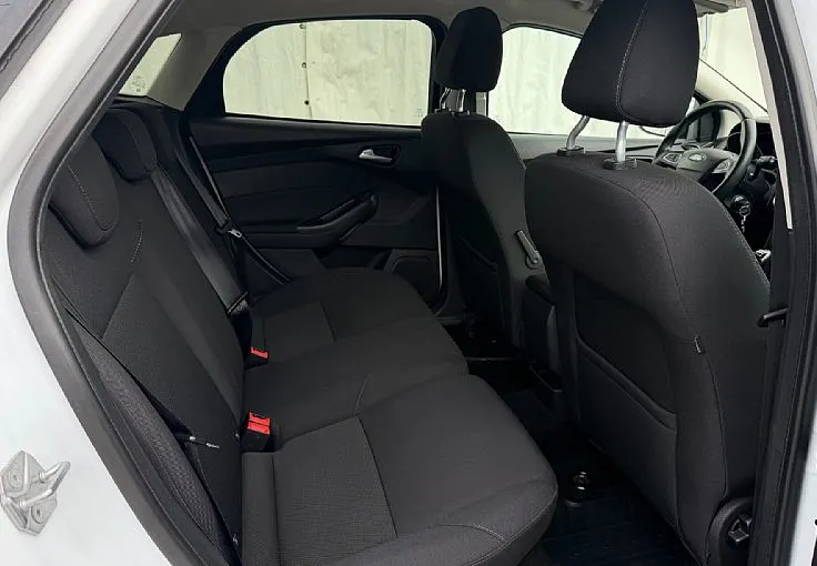 Zunanja slika - Ford Focus - 1.0 Style - LED - ALU16 - SLOVENSKI - TEMP - KLIMA - 10