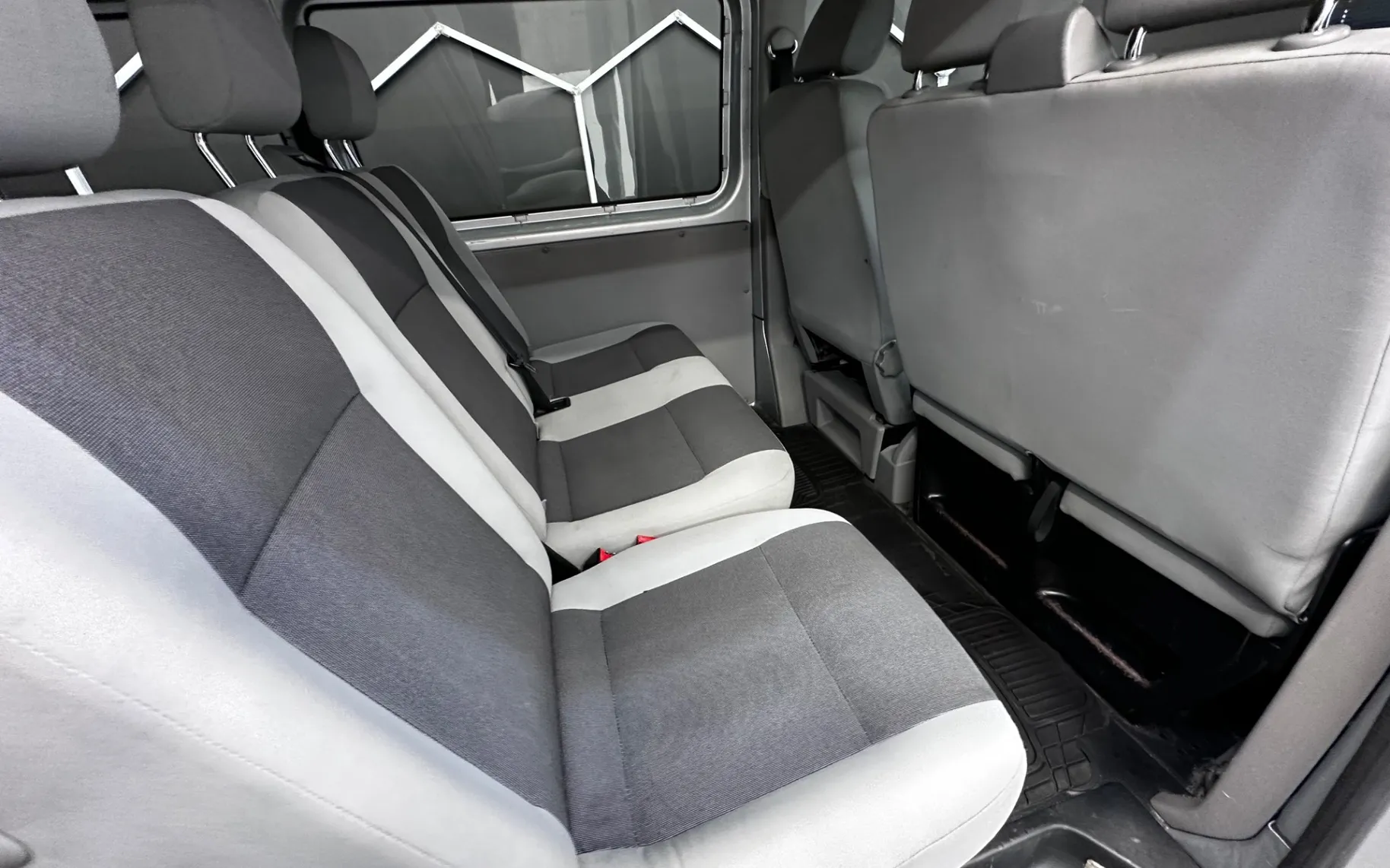 Notranja slika - VW Transporter - 2.0 TDI 9 SEDEŽEV... - 11