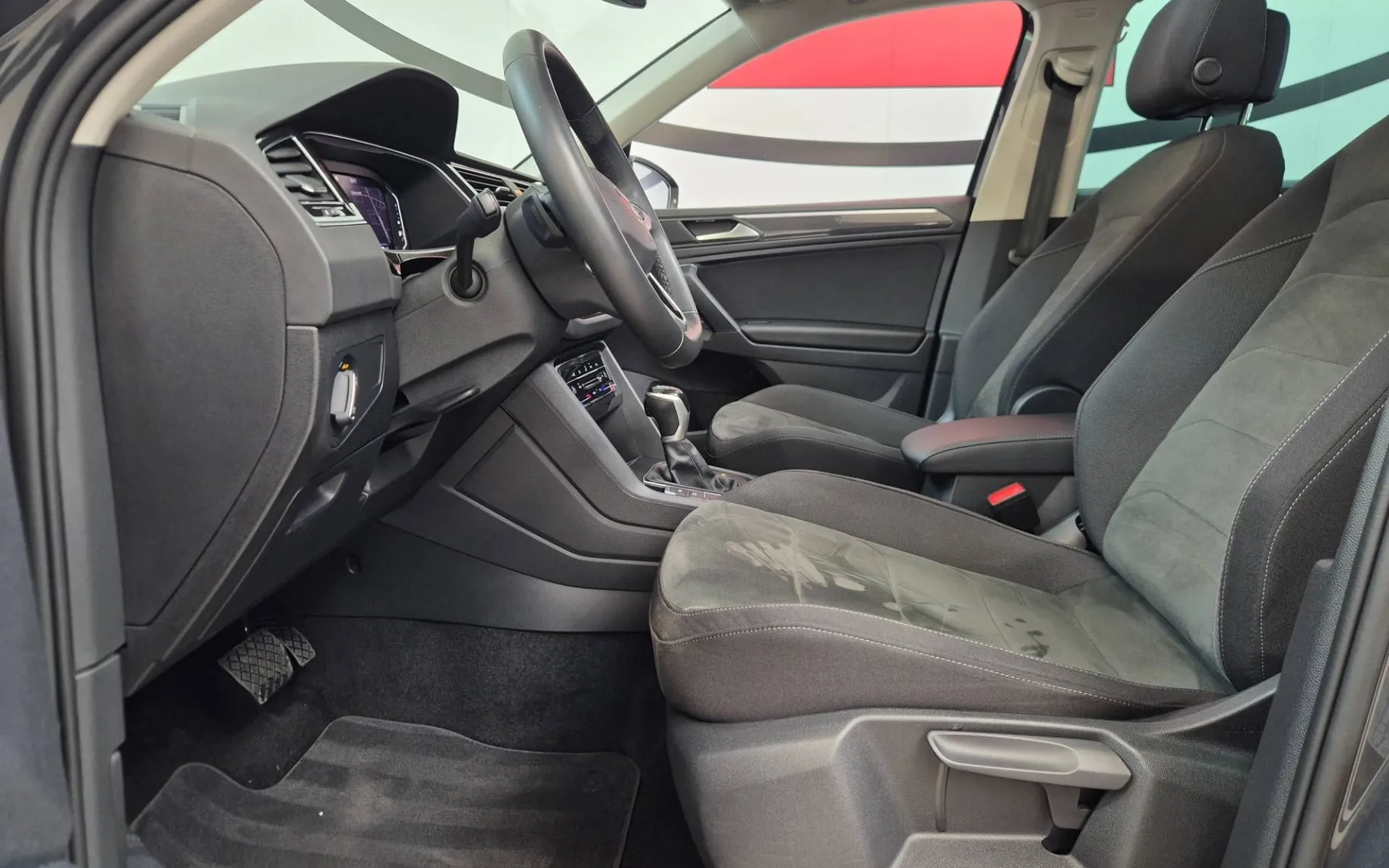 Notranja slika - Volkswagen Tiguan - 2.0 TDI SCR BMT DSG Elegance 110kW... - 7