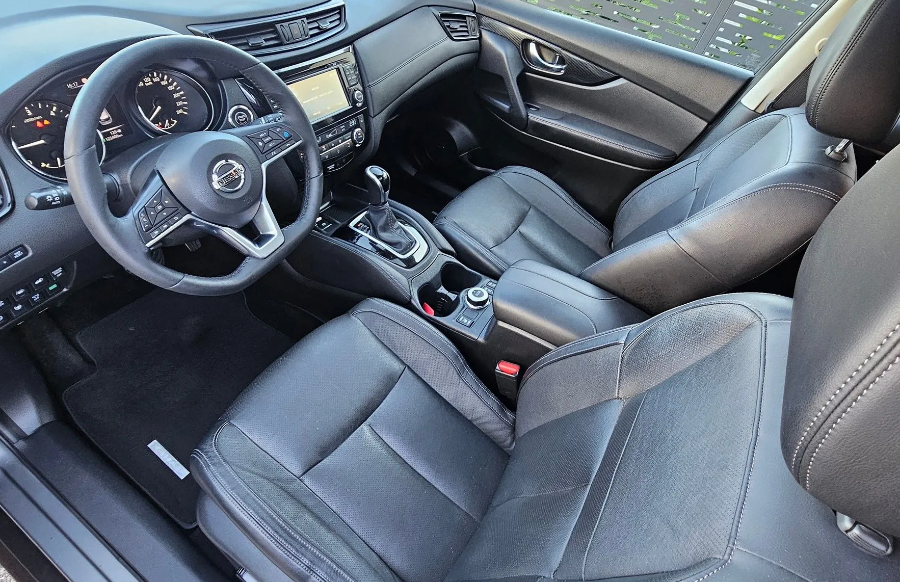 Zunanja slika - Nissan X-Trail - 4WD 1.7 dCi Tekna X-Tronic- LED-PANO-GR.SED.-1.LAS - 4