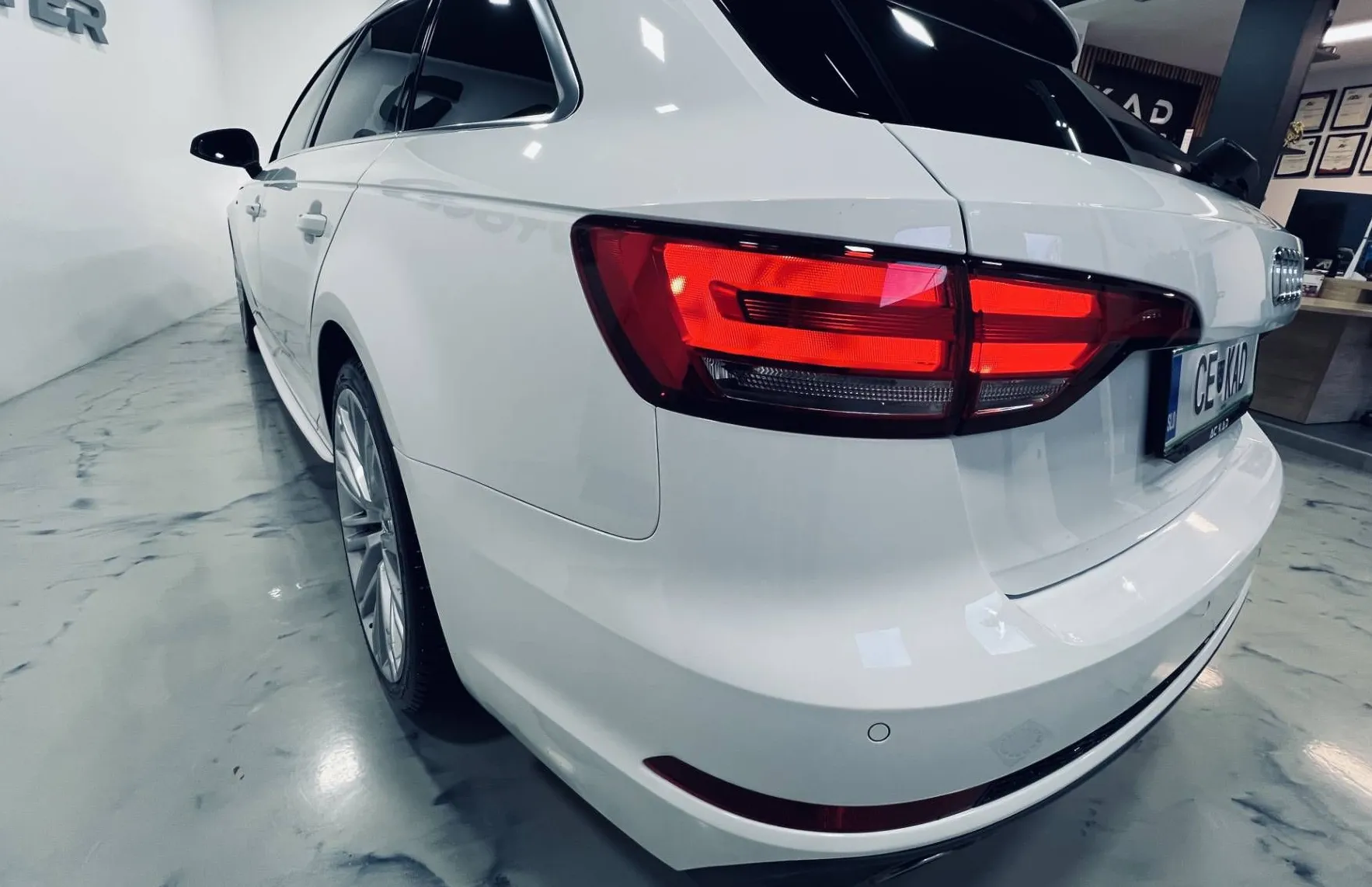 Zunanja slika - Audi A4 - Avant 2.0 TDI S-Line 110  150  PDC-NAVI-ALU18-XENON - 5