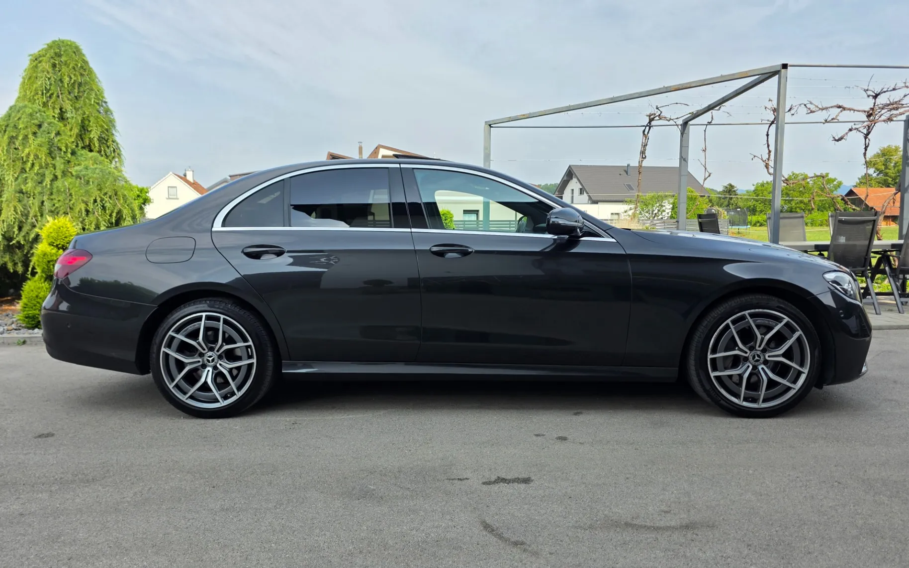 Zunanja slika - Mercedes-Benz E-Razred - E 300 d 4MATIC AMG Line Avt. - 5