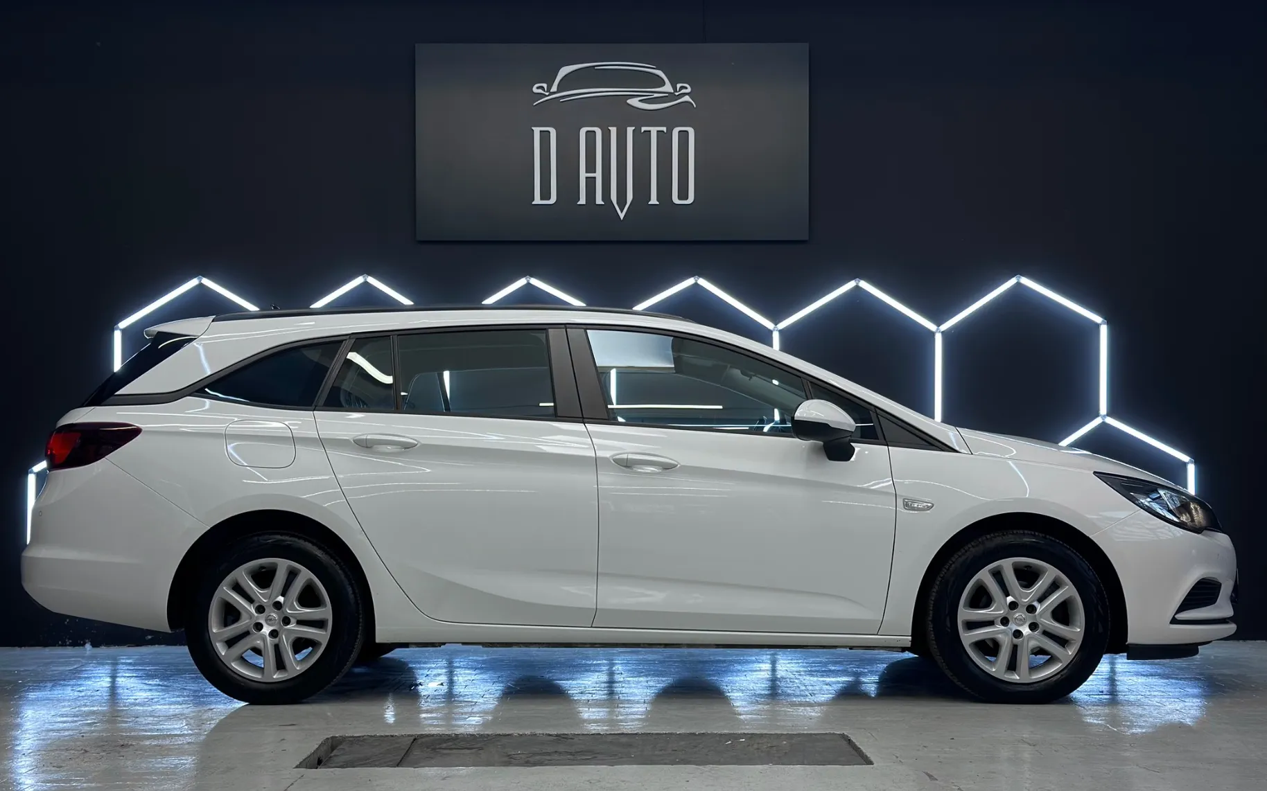 Zunanja slika - Opel Astra - Sports Tourer 1.6 CDTI VELIKA NAVI+KAMERA+GR.SEDEŽ - 4