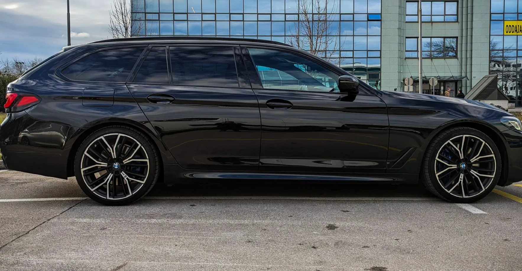 Zunanja slika - BMW Serija 5 - Touring: 530d xDrive M SPORT PAKET Head-Up Navi Kljuka - 4