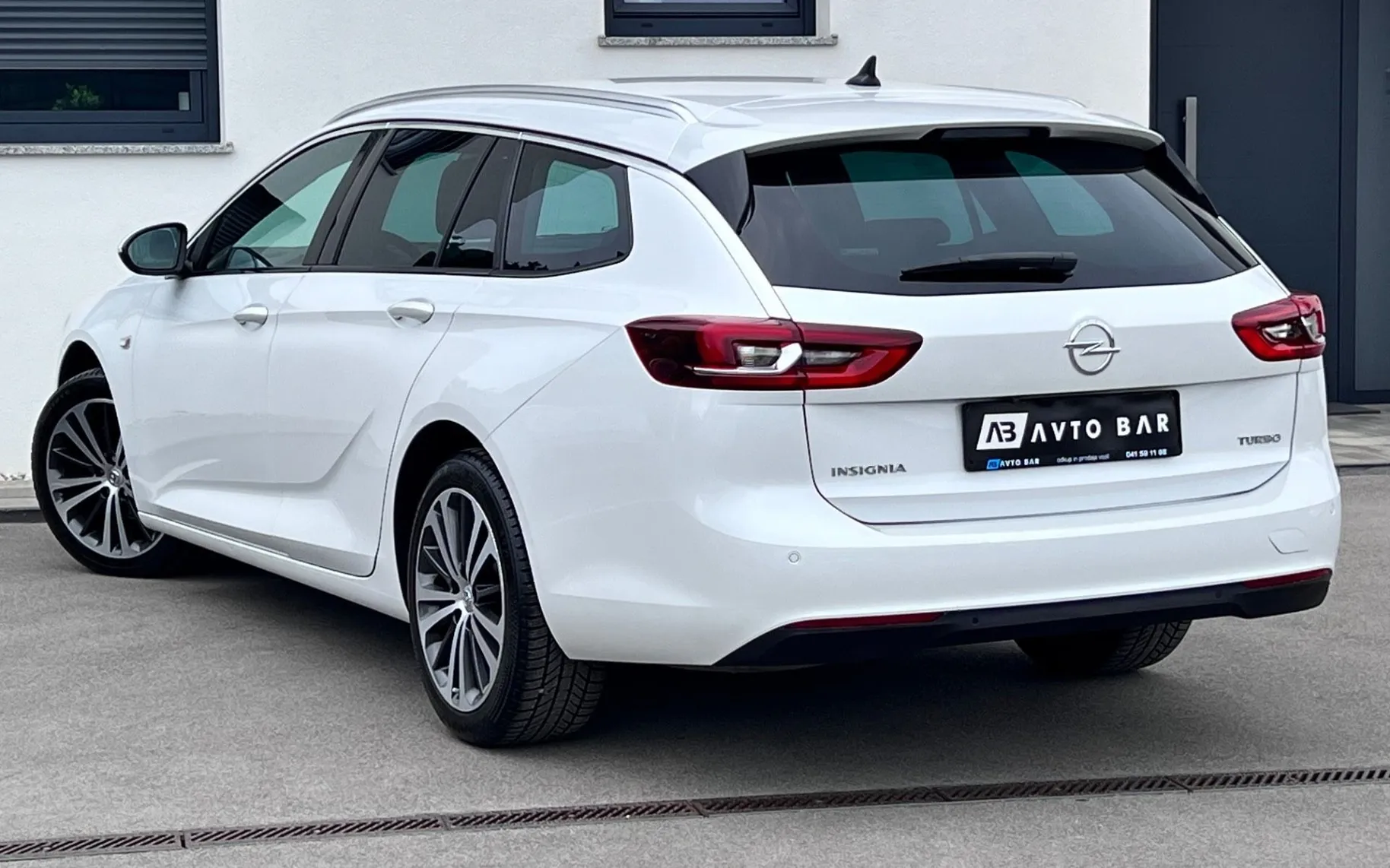 Notranja slika - Opel Insignia - Sports Tourer 1.5 Turbo+1.LAST+SLO+ALU+NAVI... - 8