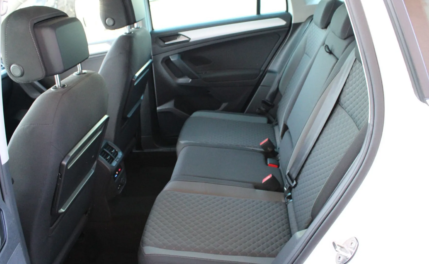 Zunanja slika - Volkswagen Tiguan - 2.0 TDI SCR BMT DSG Comfort Edition 110kW - 14