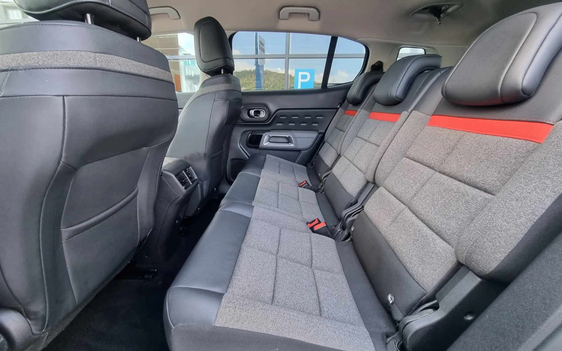 Zunanja slika - Citroën C5 - Aircross 1.2 PT Feel - VLEČNA KLJUKA - POTRJENA SERVISNA - 18