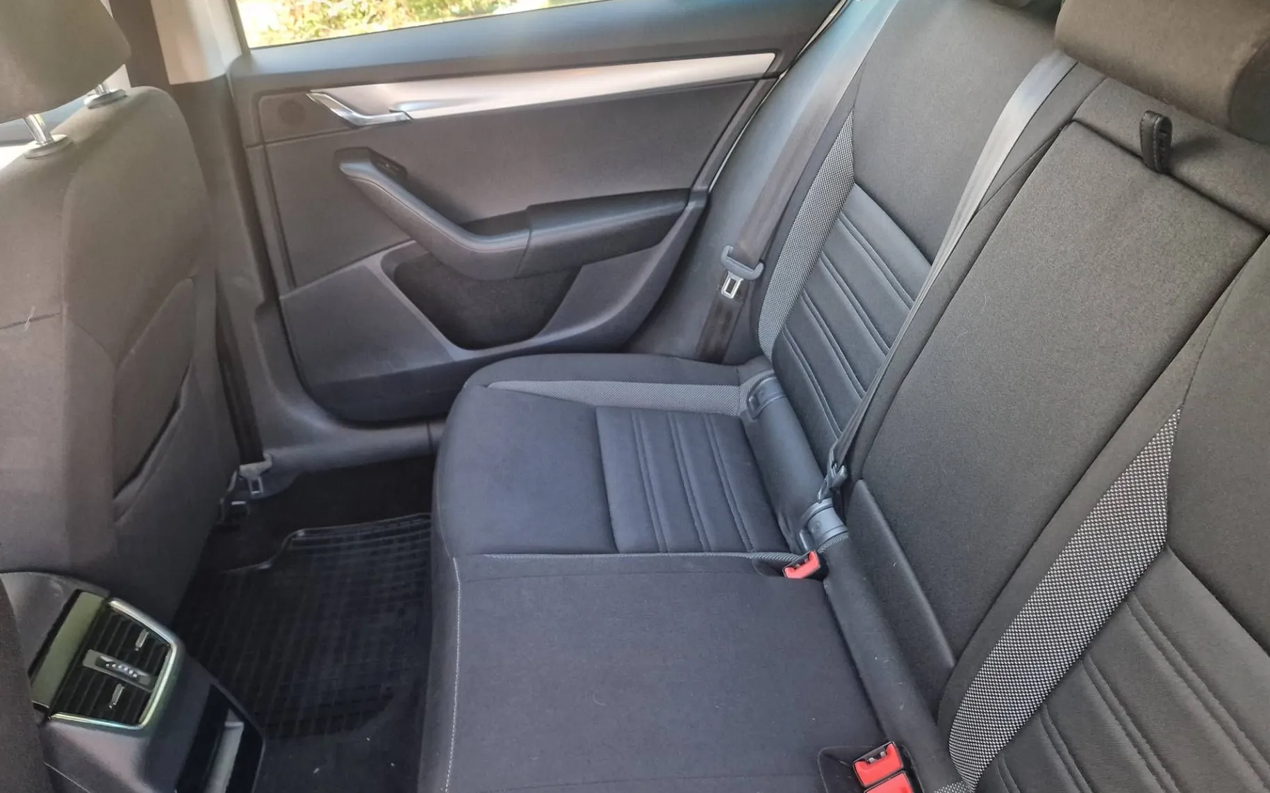 Notranja slika - Škoda Octavia - 1.6 TDI DSG NA KREDIT BREZ POLOGA - 8