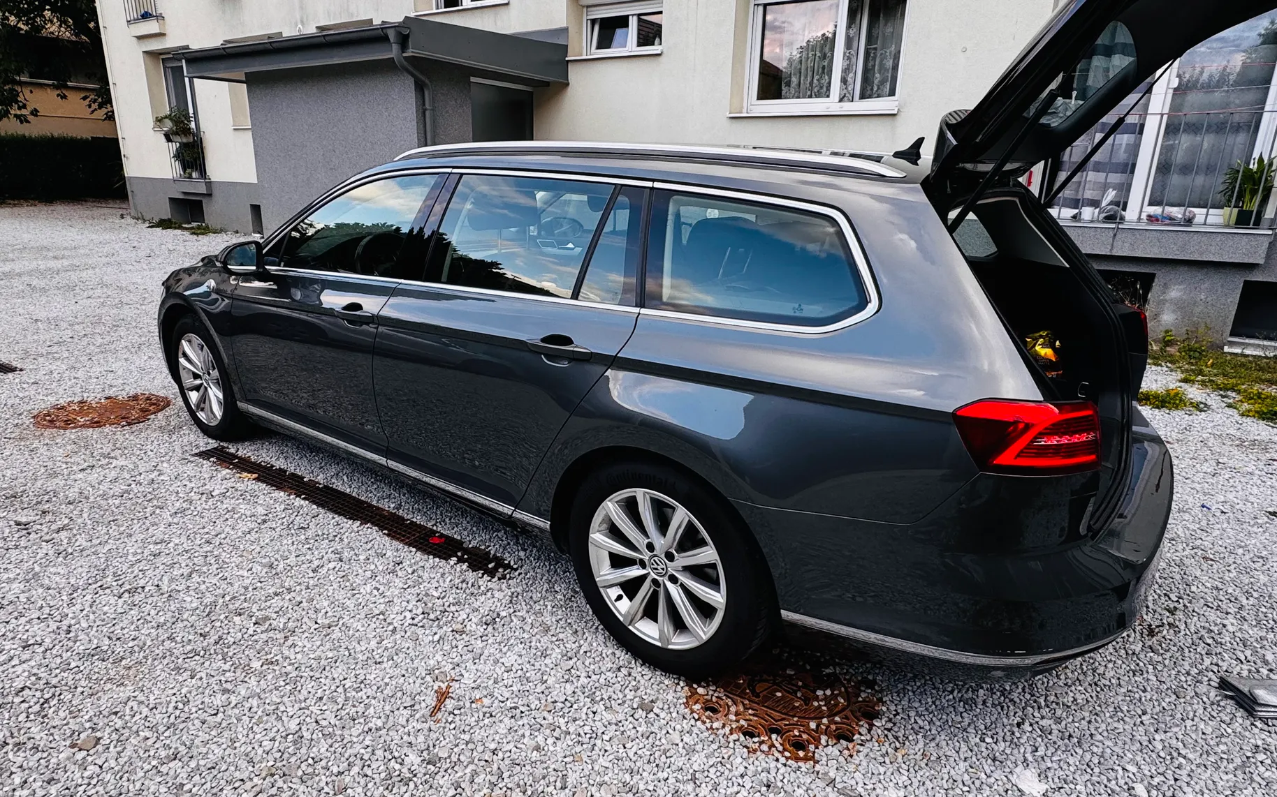 Zunanja slika - Volkswagen Passat - |  Variant 2.0 | TDI Highline | ACC | 138.000 km | 2. last - 4