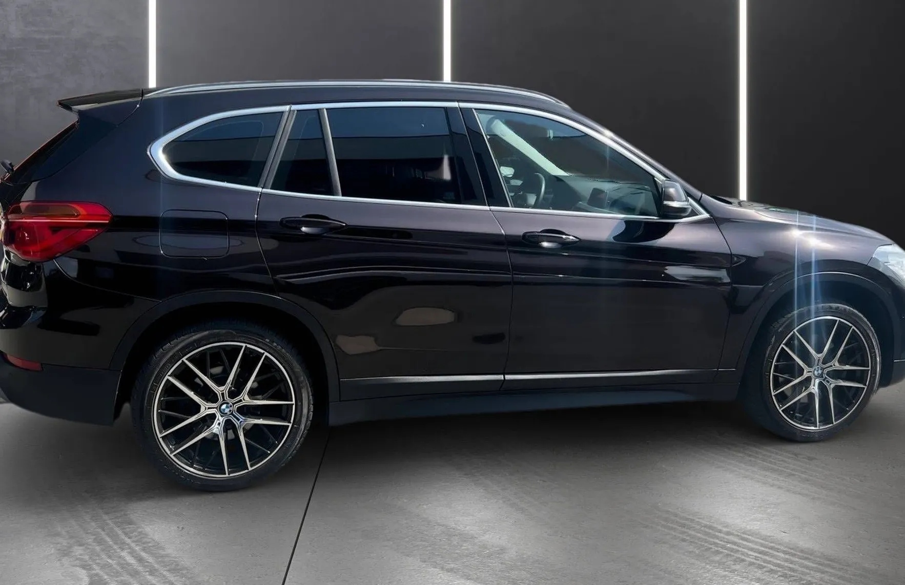 Zunanja slika - BMW X1 - serija : XDrive20d  NAVI PDC KAMERA RADAR LINE ASSIST T.. - 7