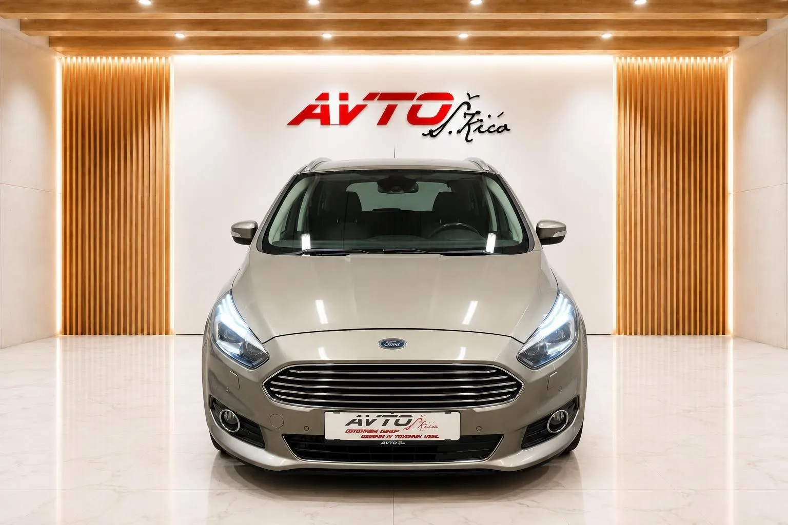 Notranja slika - Ford S-Max - 2.0 TDCi-4X4-BI-XENON-AVT-KAMERA-NAVI-PDC-F1 - 7