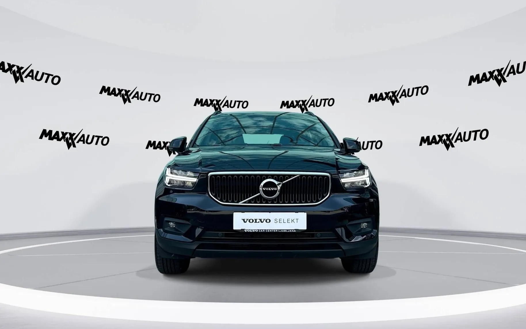 Zunanja slika - Volvo XC40 - T3 Momentum Avt - 2