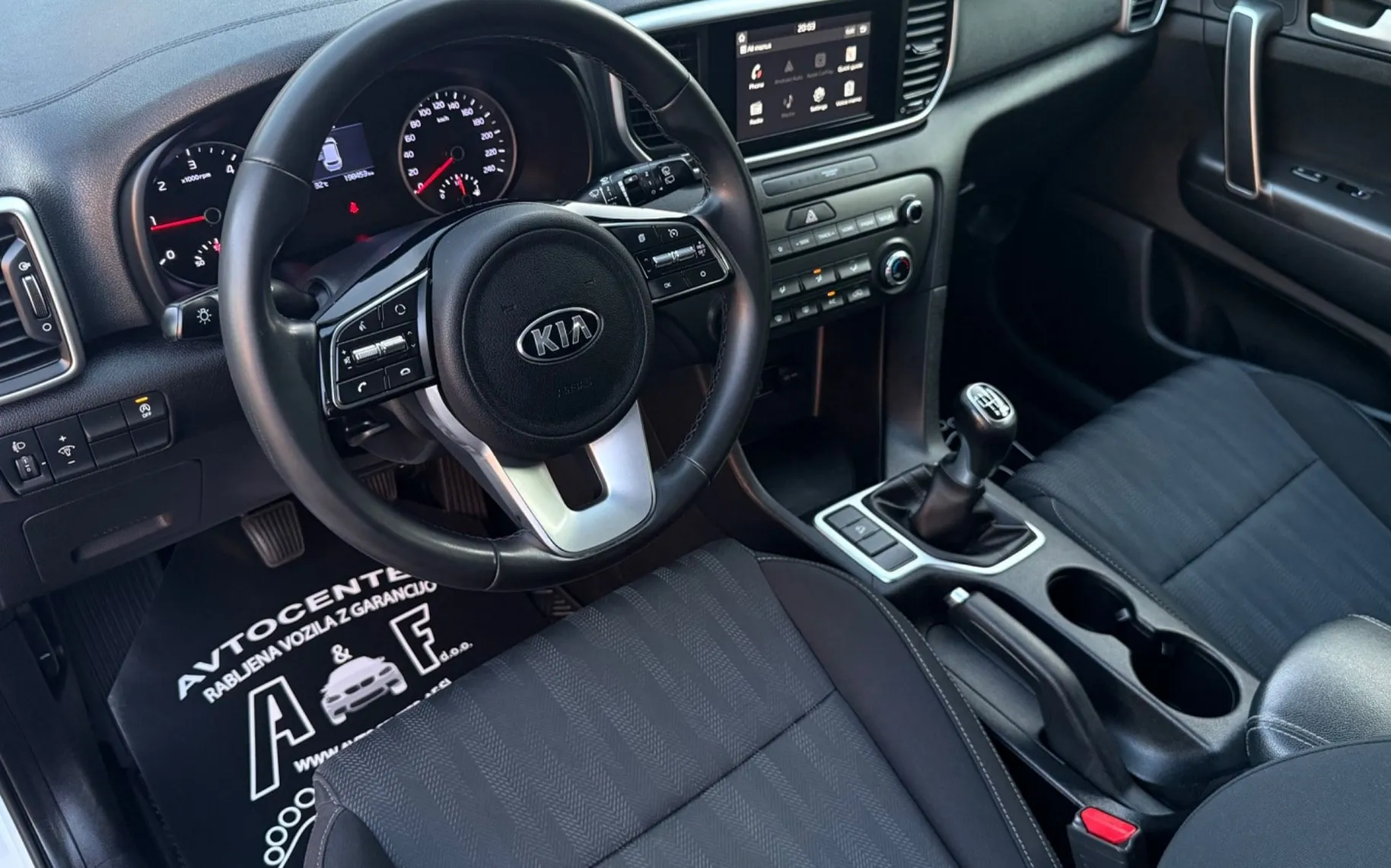 Notranja slika - KIA Sportage - 1.6 CRDI-LED-LIZING ZA TUJCE-TEMPOMAT-KAMERA... - 8