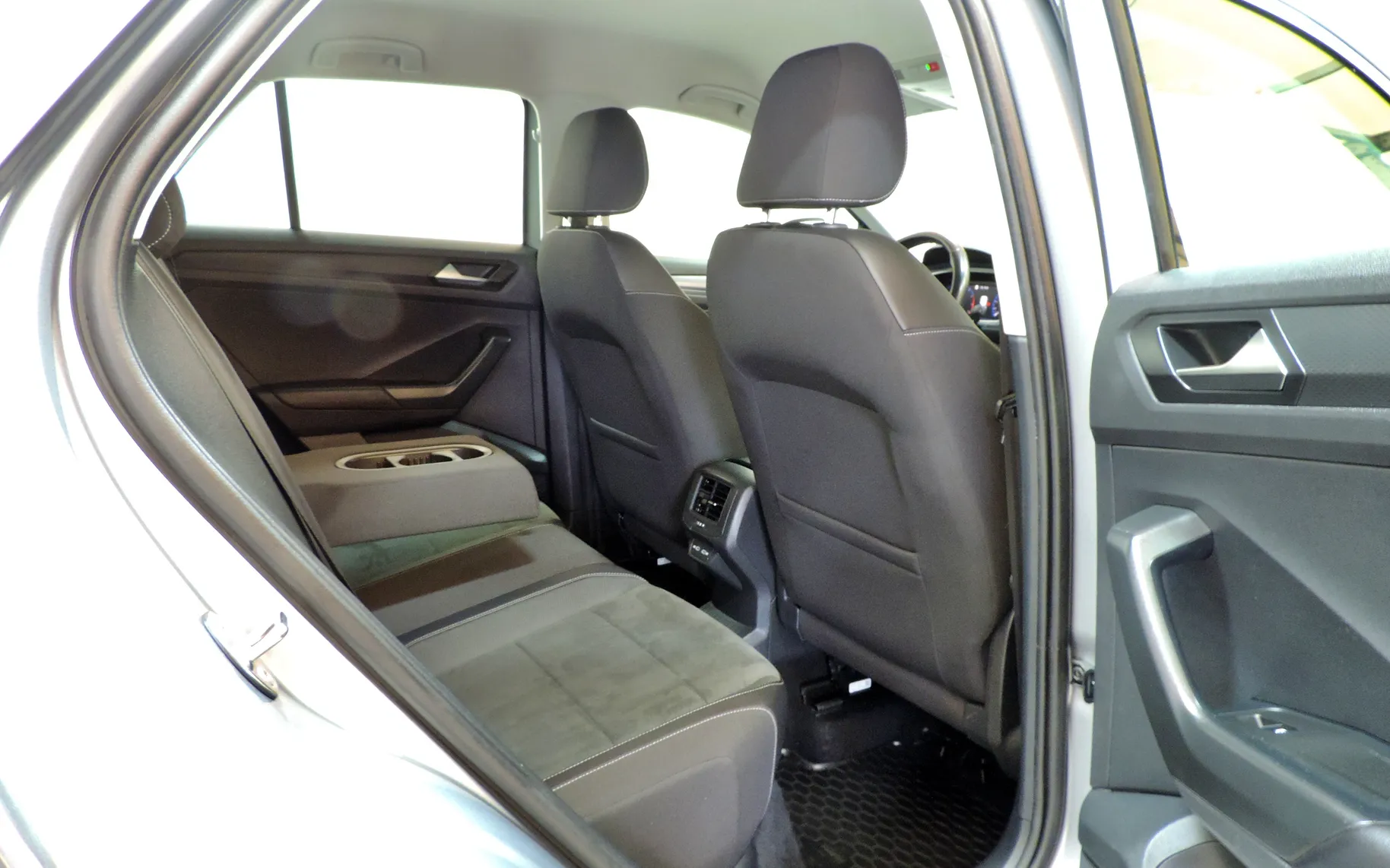 Zunanja slika - Volkswagen T-Roc - 1.5 TSI BMT Style DSG ACC-LED-KAMERA - 13