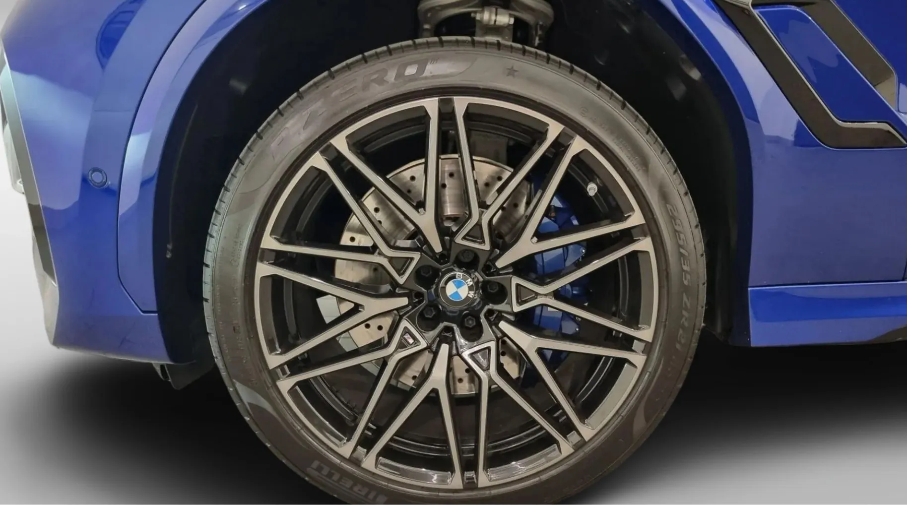 Zunanja slika - BMW X6 - serija : M Competiton xDrive SLO - AKRAPOVIČ - HUD - HARMAN - 13