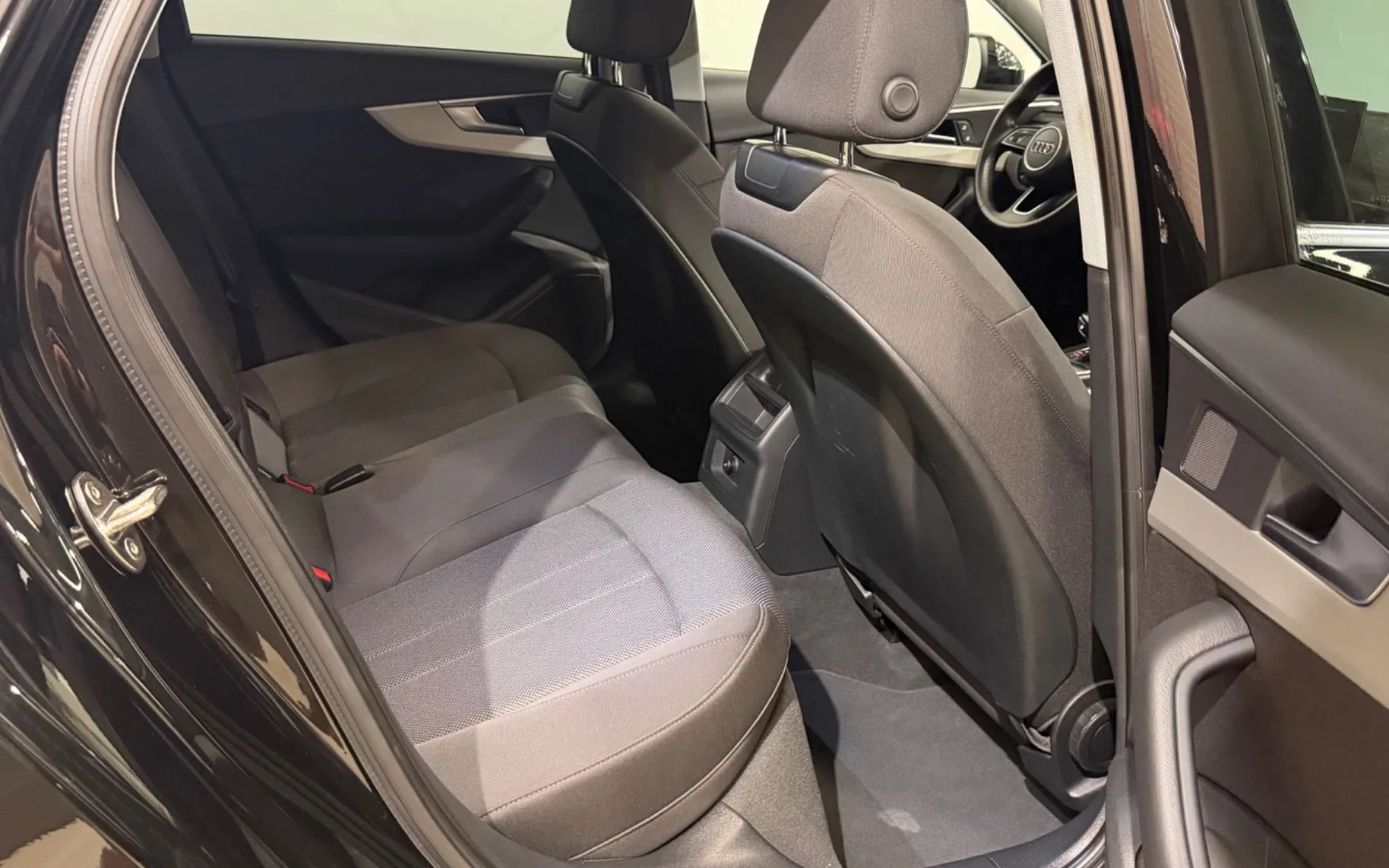 Notranja slika - Audi A4 Avant - 2.0 TDI-MATRIX-LED-ACC-KAMERA-NAVI-S TRONIC-PDC... - 12